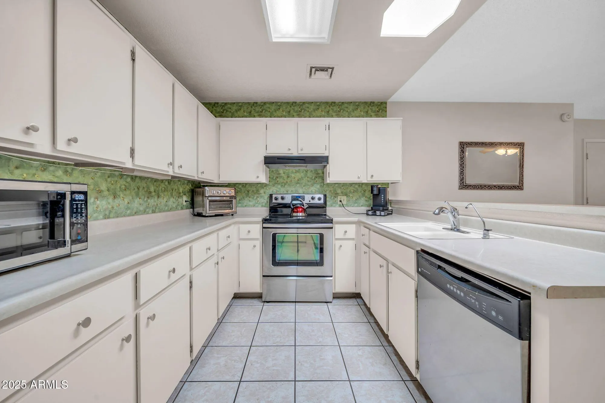 Property Slideshow image 6 of 22 | 14300 w bell rd 83, Surprise, AZ, 85374