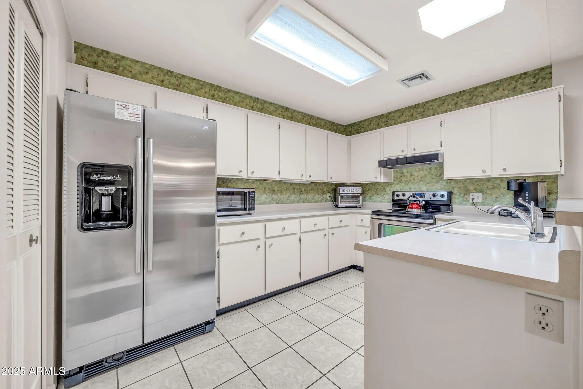 Property Slideshow image 9 of 22 | 14300 w bell rd 83, Surprise, AZ, 85374