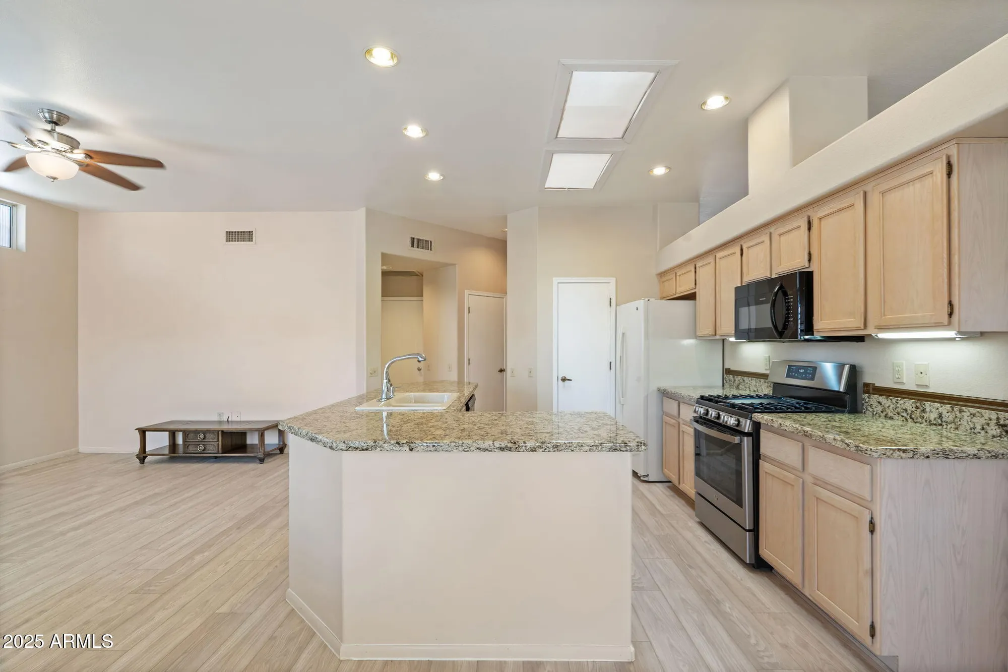 Property Slideshow image 13 of 32 | 15241 w blue verde dr, Sun City West, AZ, 85375