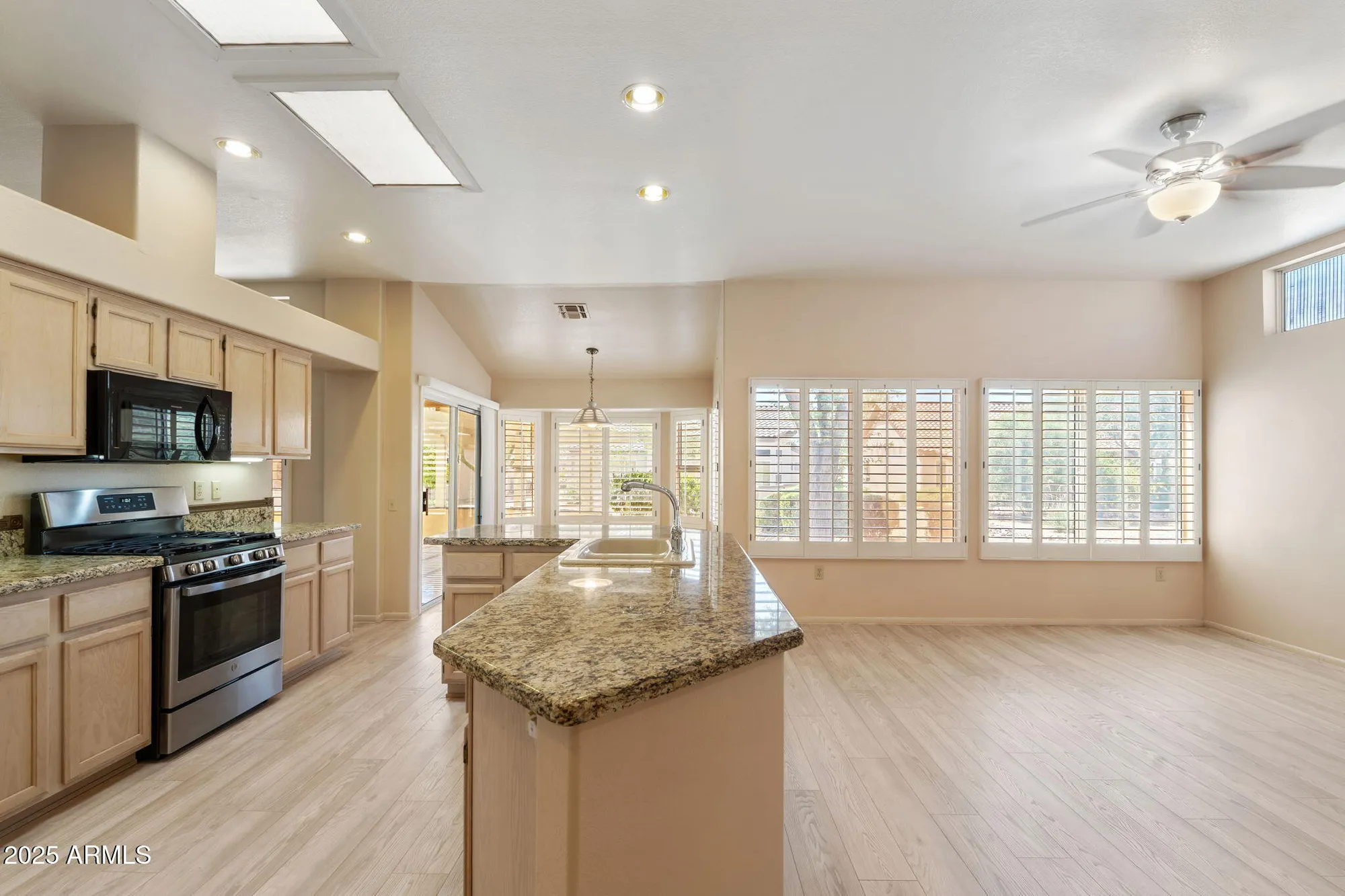 Property Slideshow image 16 of 32 | 15241 w blue verde dr, Sun City West, AZ, 85375