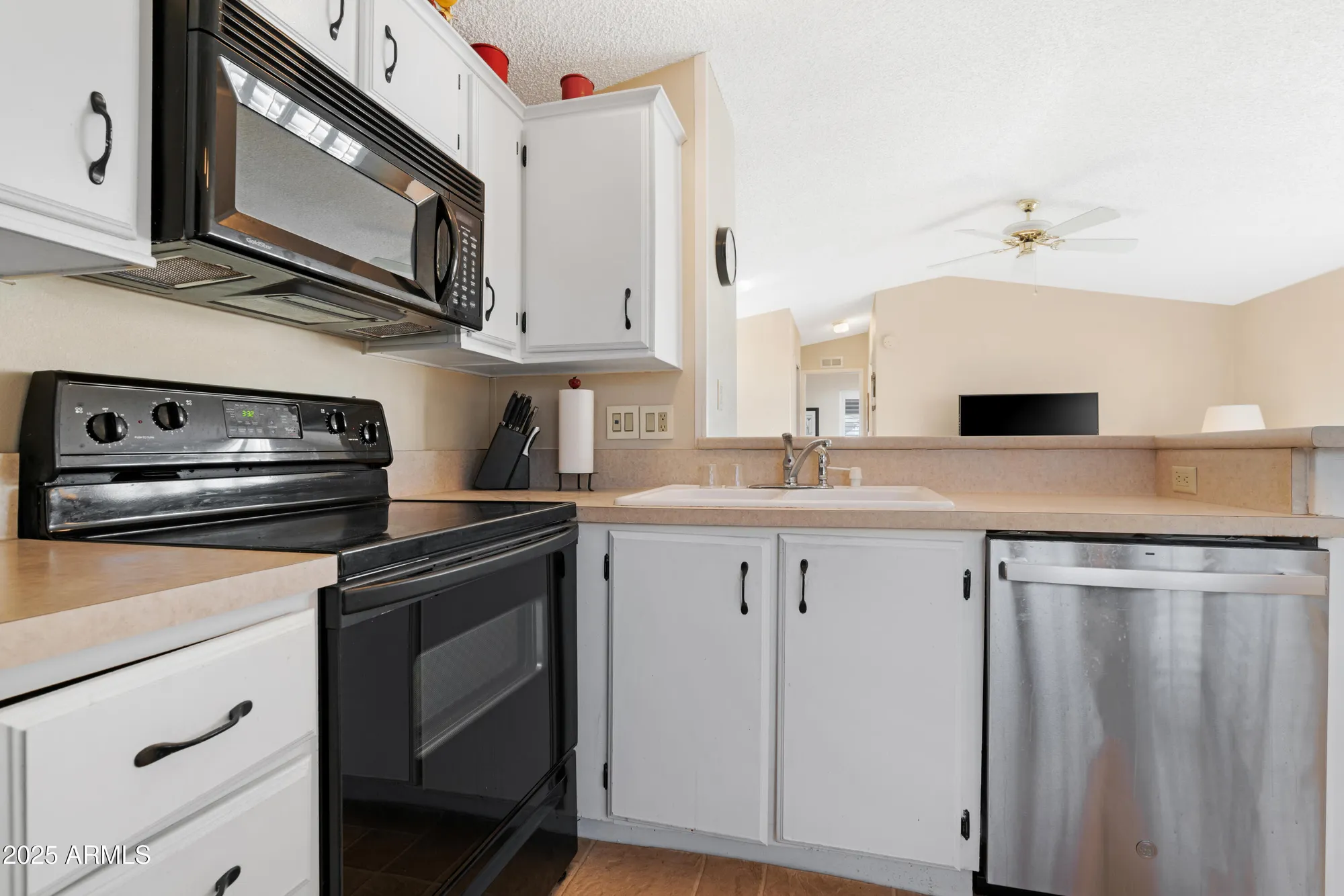 Property Slideshow image 13 of 55 | 6114 s sawgrass dr, Chandler, AZ, 85249