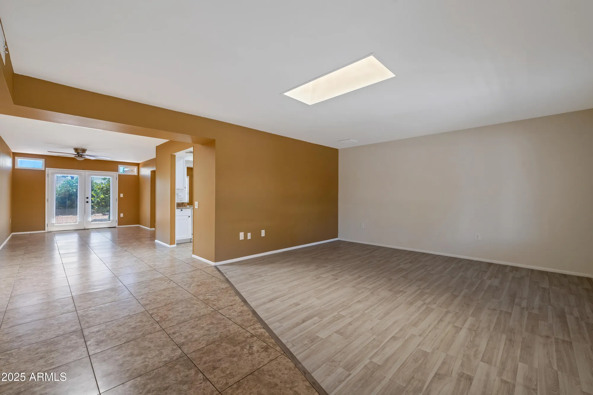 Property Slideshow image 9 of 36 | 9425 w rolling hills dr, Sun City, AZ, 85351