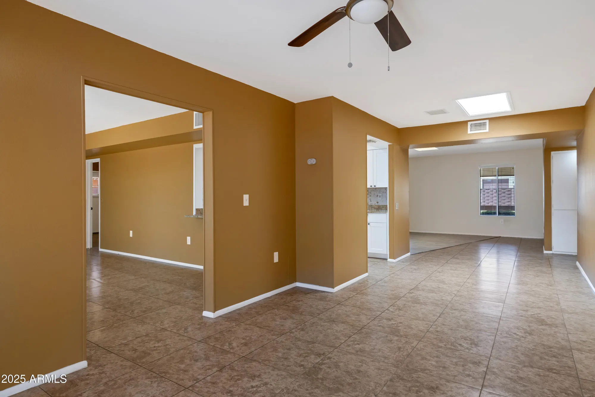 Property Slideshow image 10 of 36 | 9425 w rolling hills dr, Sun City, AZ, 85351