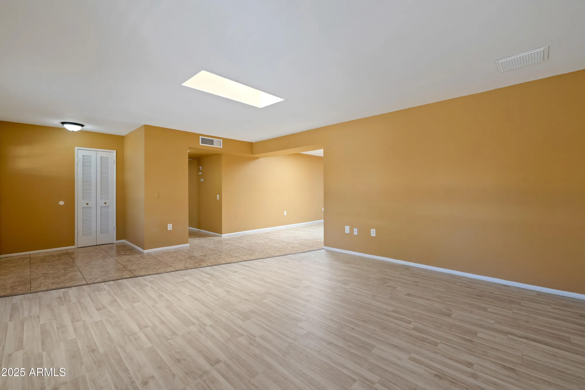 Property Slideshow image 6 of 36 | 9425 w rolling hills dr, Sun City, AZ, 85351