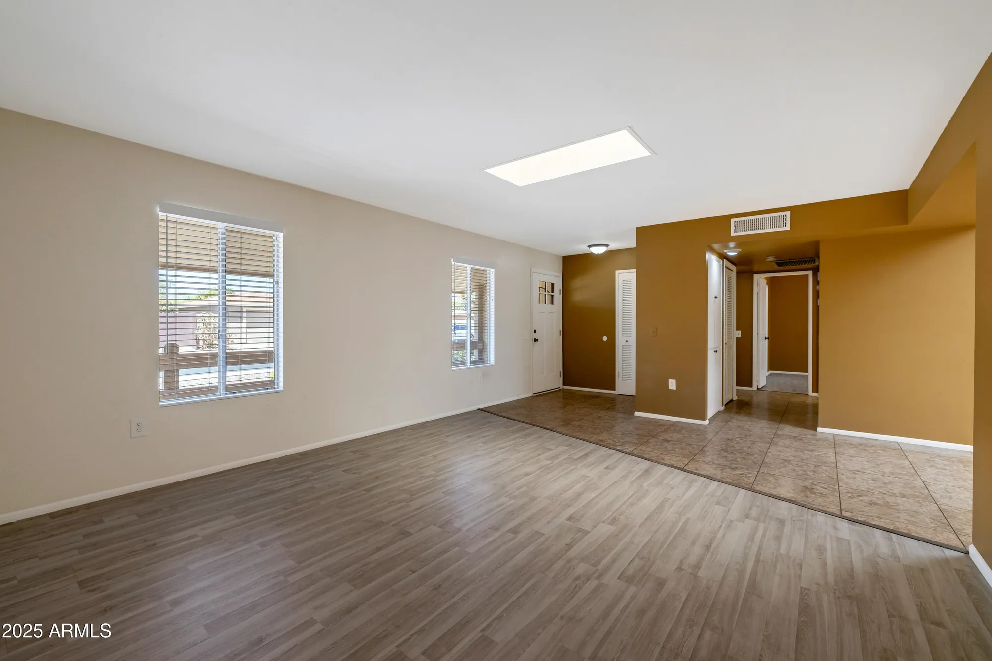 Property Slideshow image 5 of 36 | 9425 w rolling hills dr, Sun City, AZ, 85351