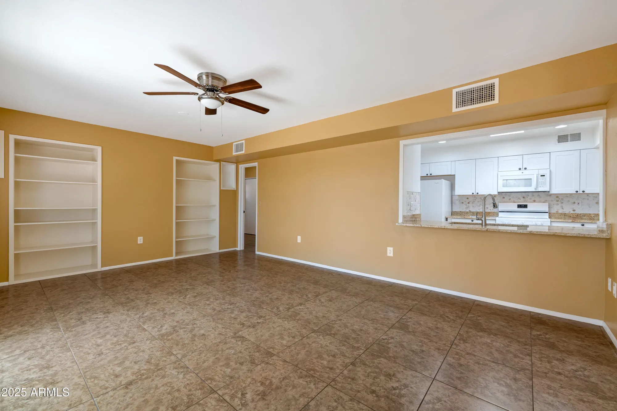 Property Slideshow image 19 of 36 | 9425 w rolling hills dr, Sun City, AZ, 85351