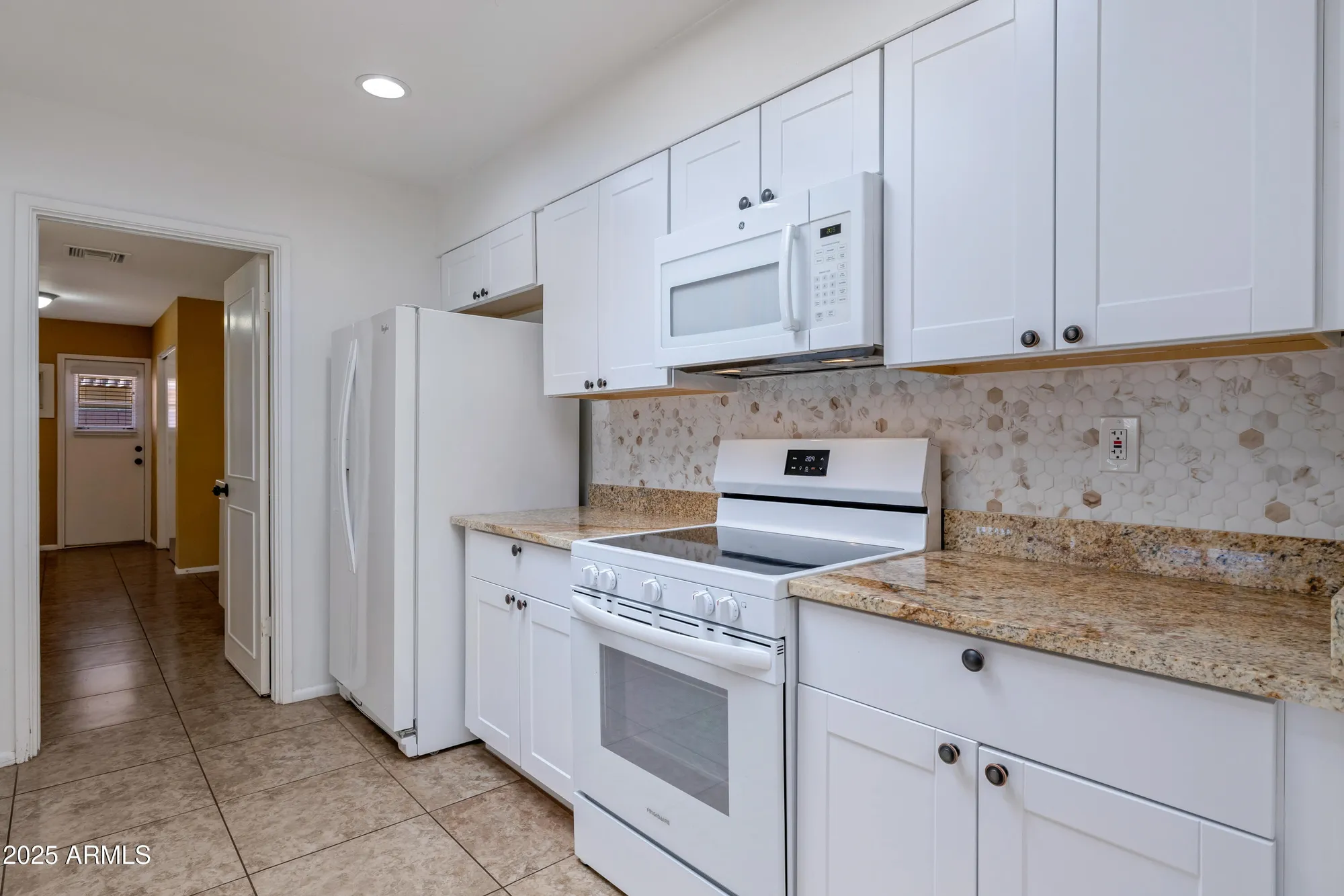 Property Slideshow image 11 of 36 | 9425 w rolling hills dr, Sun City, AZ, 85351