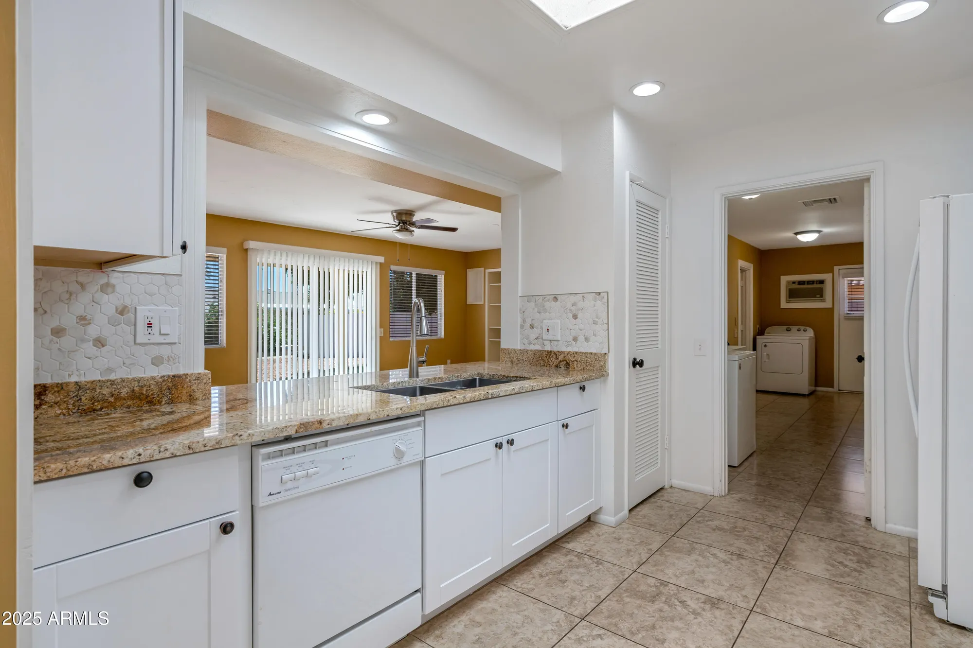 Property Slideshow image 12 of 36 | 9425 w rolling hills dr, Sun City, AZ, 85351