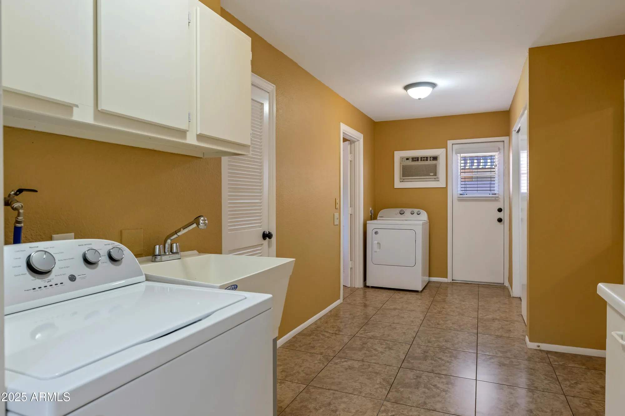 Property Slideshow image 29 of 36 | 9425 w rolling hills dr, Sun City, AZ, 85351