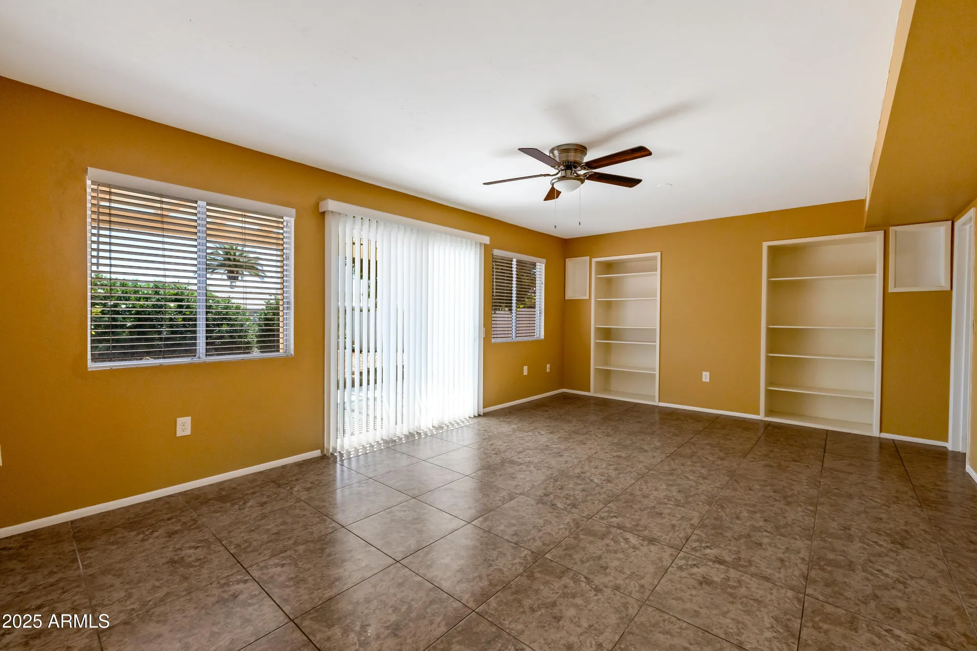 Property Slideshow image 16 of 36 | 9425 w rolling hills dr, Sun City, AZ, 85351