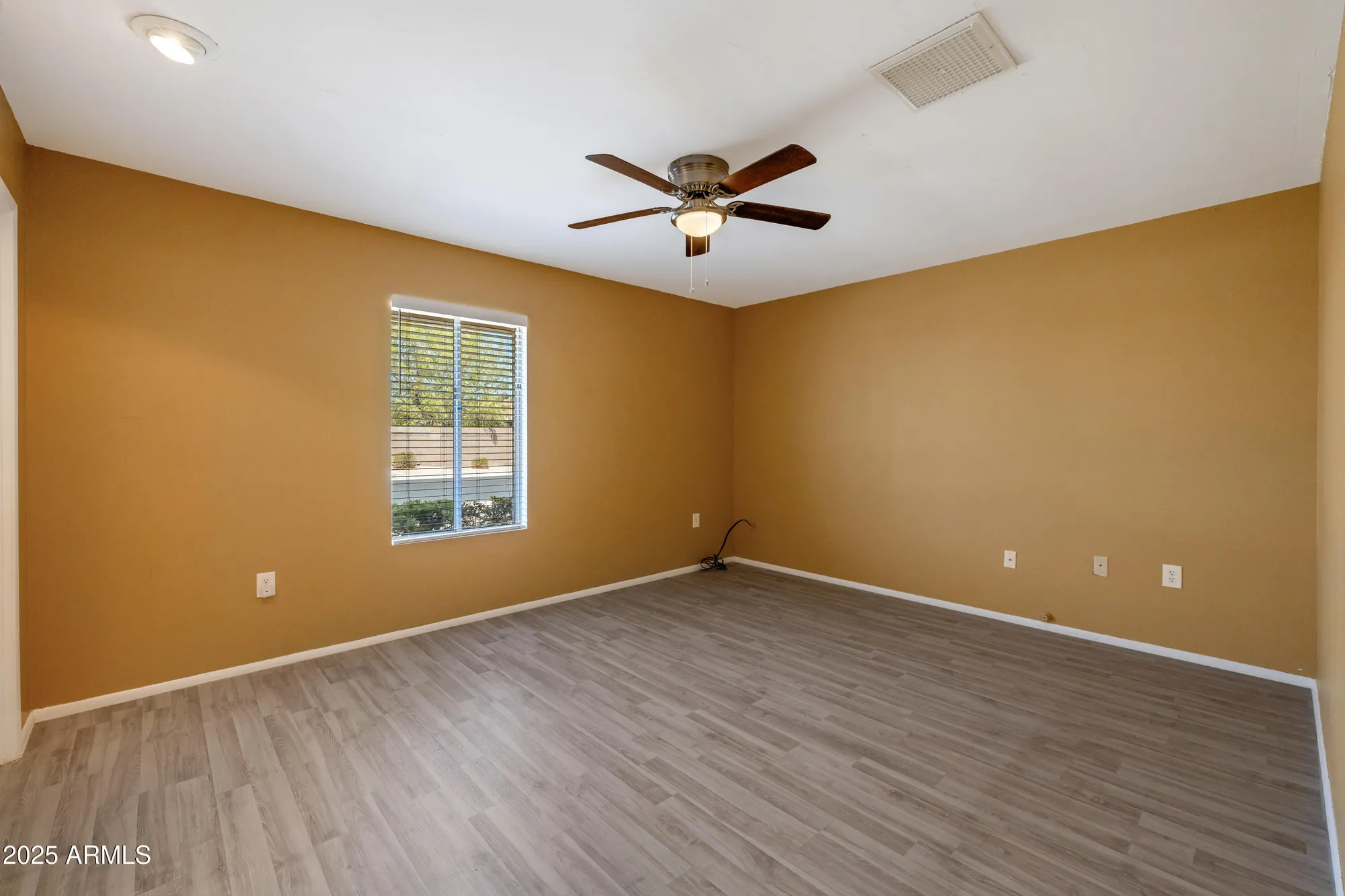 Property Slideshow image 26 of 36 | 9425 w rolling hills dr, Sun City, AZ, 85351