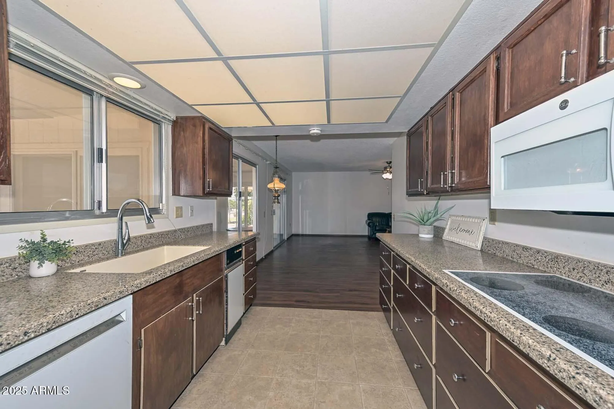 Property Slideshow image 11 of 47 | 13215 n lakeforest dr, Sun City, AZ, 85351