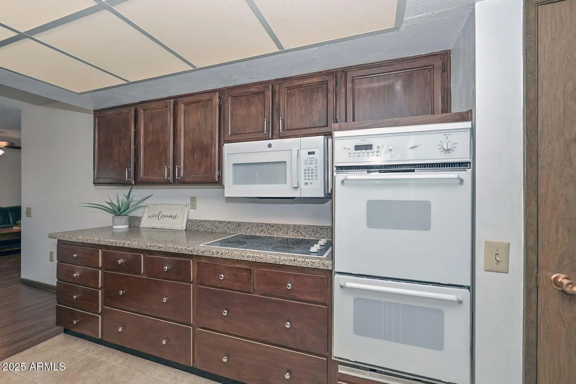 Property Slideshow image 14 of 47 | 13215 n lakeforest dr, Sun City, AZ, 85351