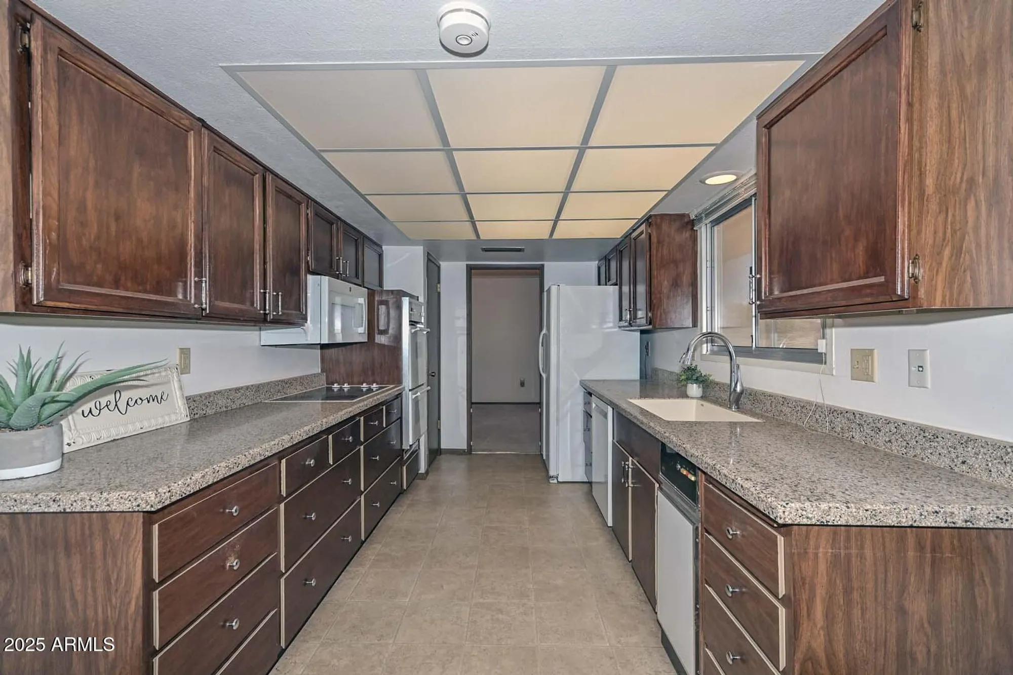 Property Slideshow image 10 of 47 | 13215 n lakeforest dr, Sun City, AZ, 85351