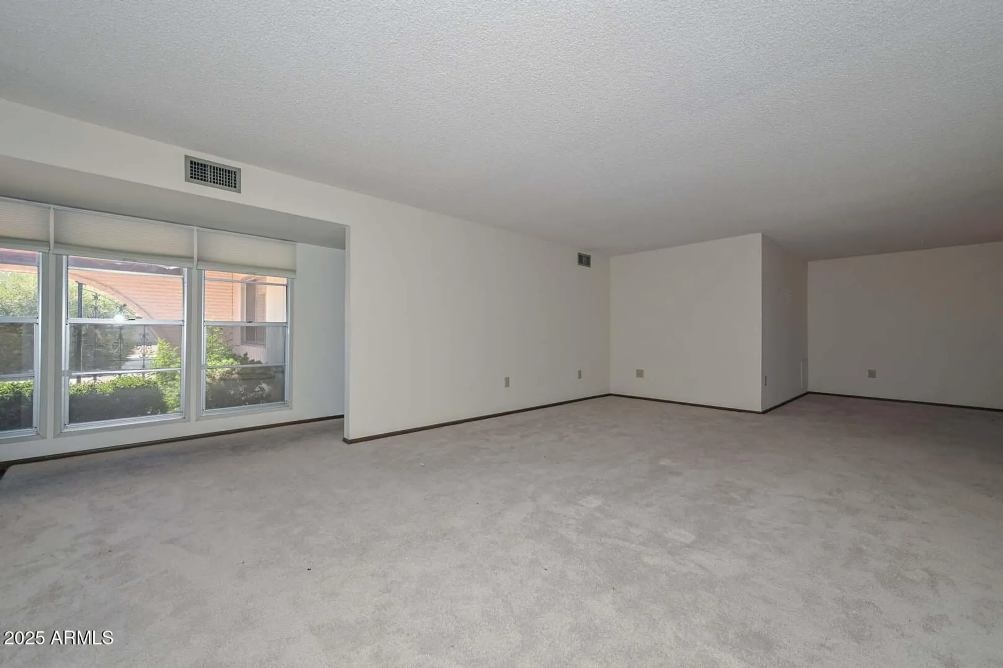 Property Slideshow image 19 of 47 | 13215 n lakeforest dr, Sun City, AZ, 85351