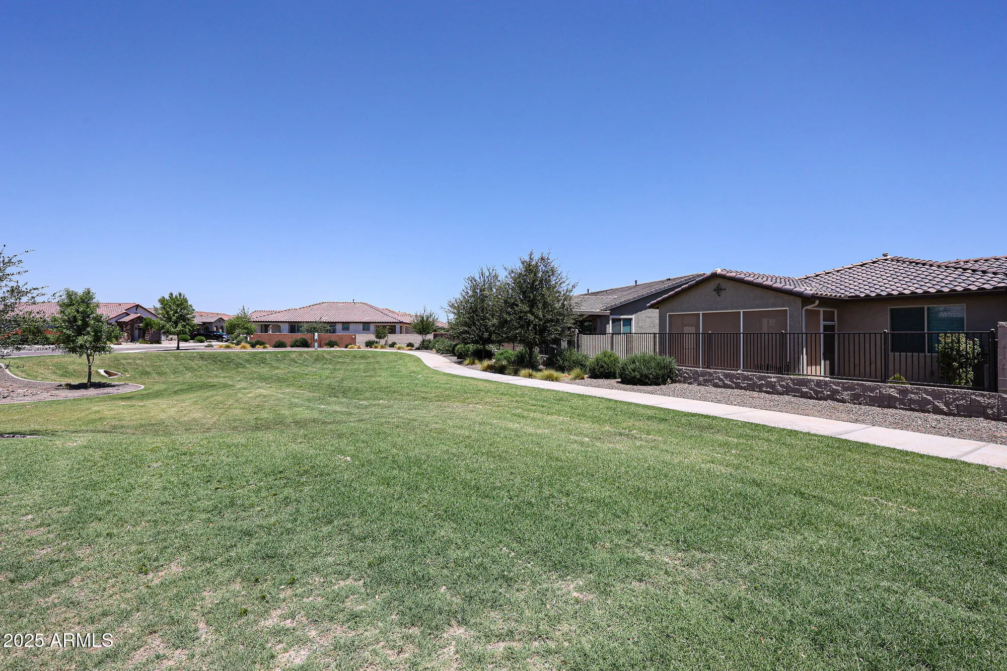 Property Slideshow image 24 of 37 | 24746 n 171st ln, Surprise, AZ, 85387