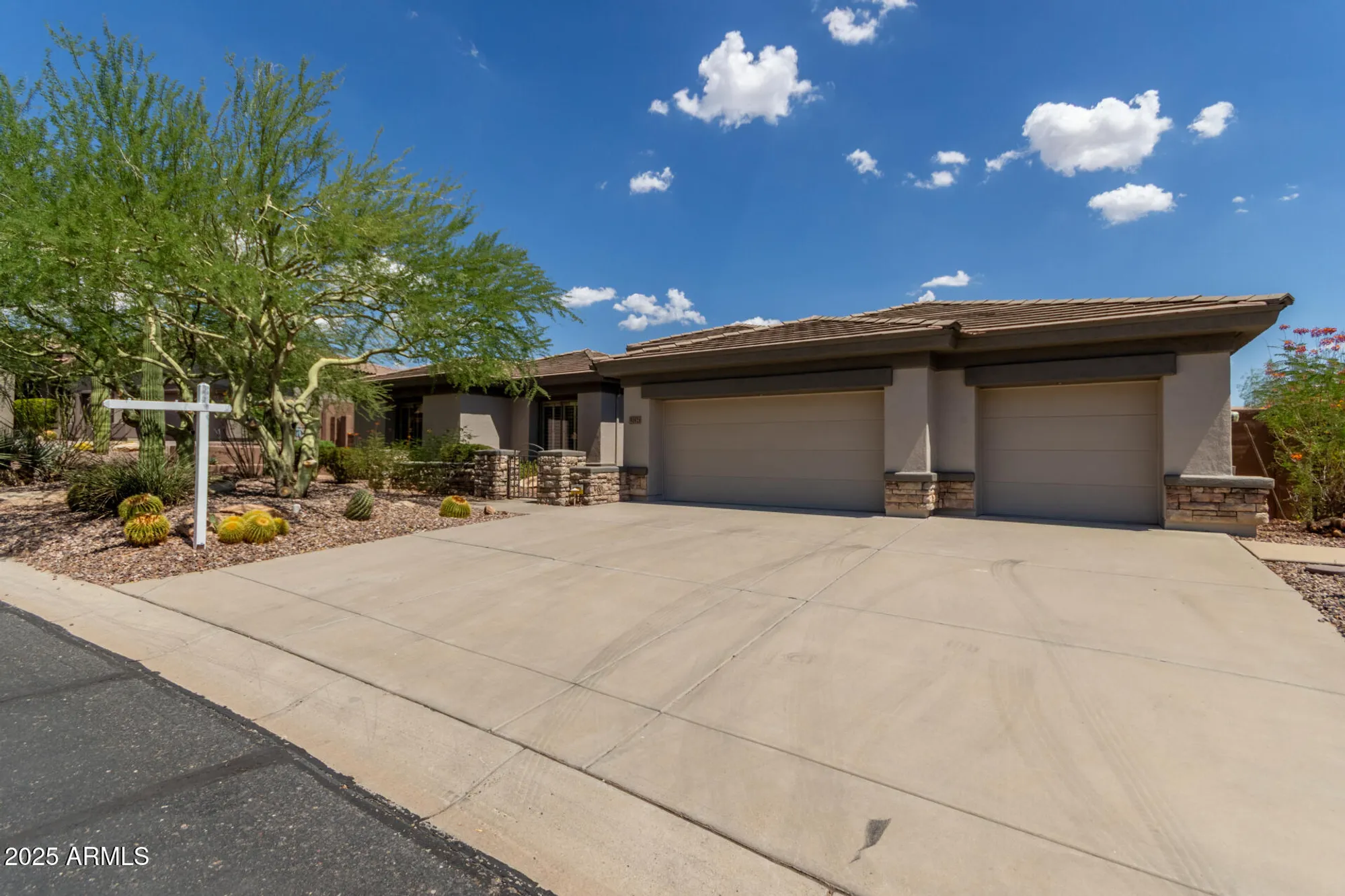 Property Slideshow image 7 of 85 | 42423 n cross timbers ct, Anthem, AZ, 85086