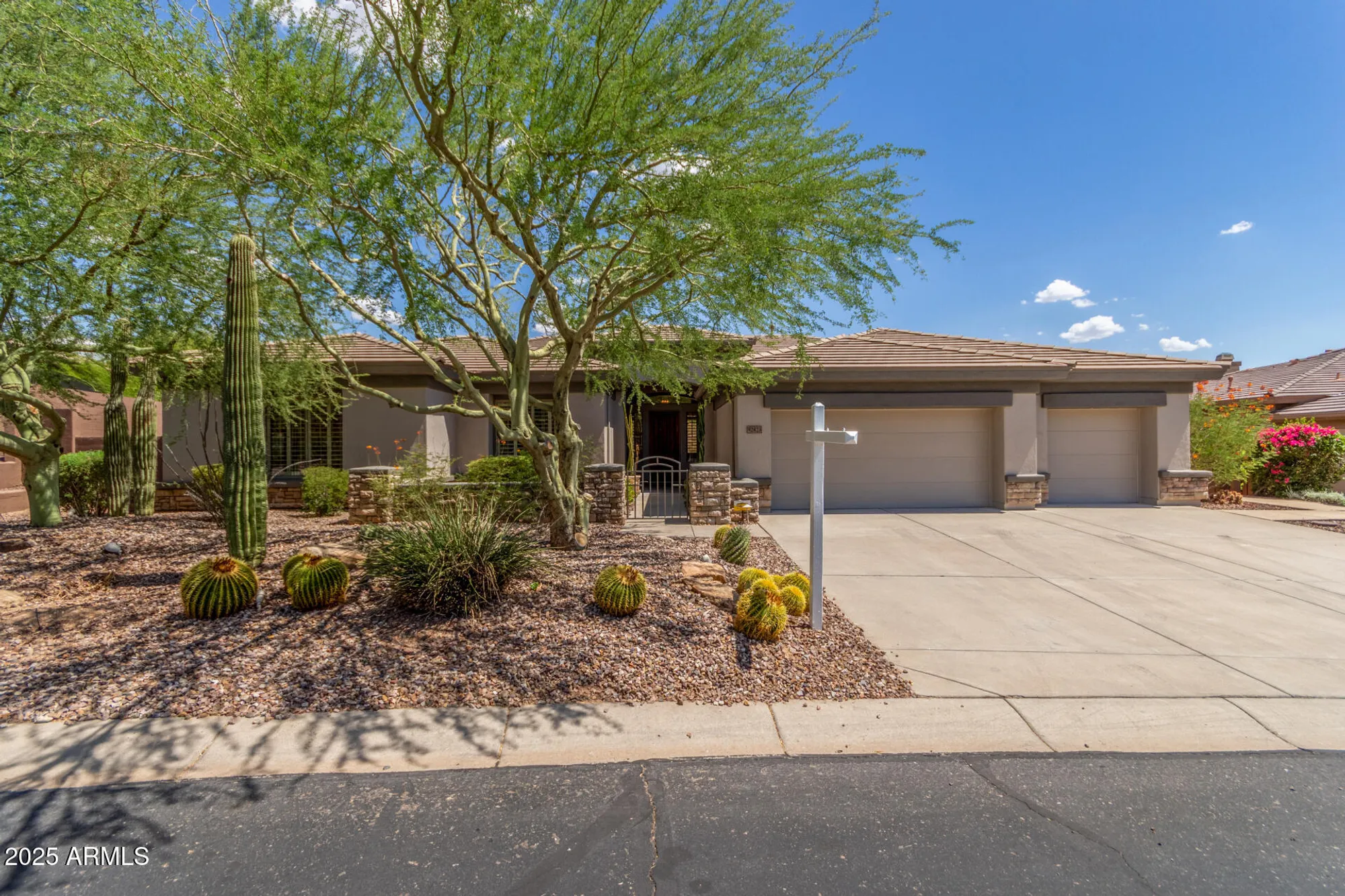 Property Slideshow image 2 of 85 | 42423 n cross timbers ct, Anthem, AZ, 85086