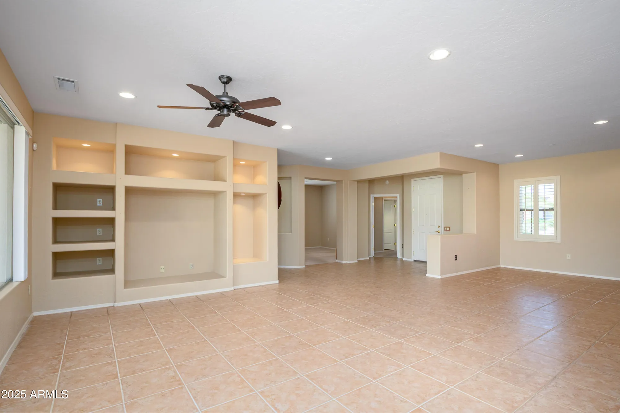 Property Slideshow image 10 of 39 | 19141 n tamarisk flower way, Surprise, AZ, 85387