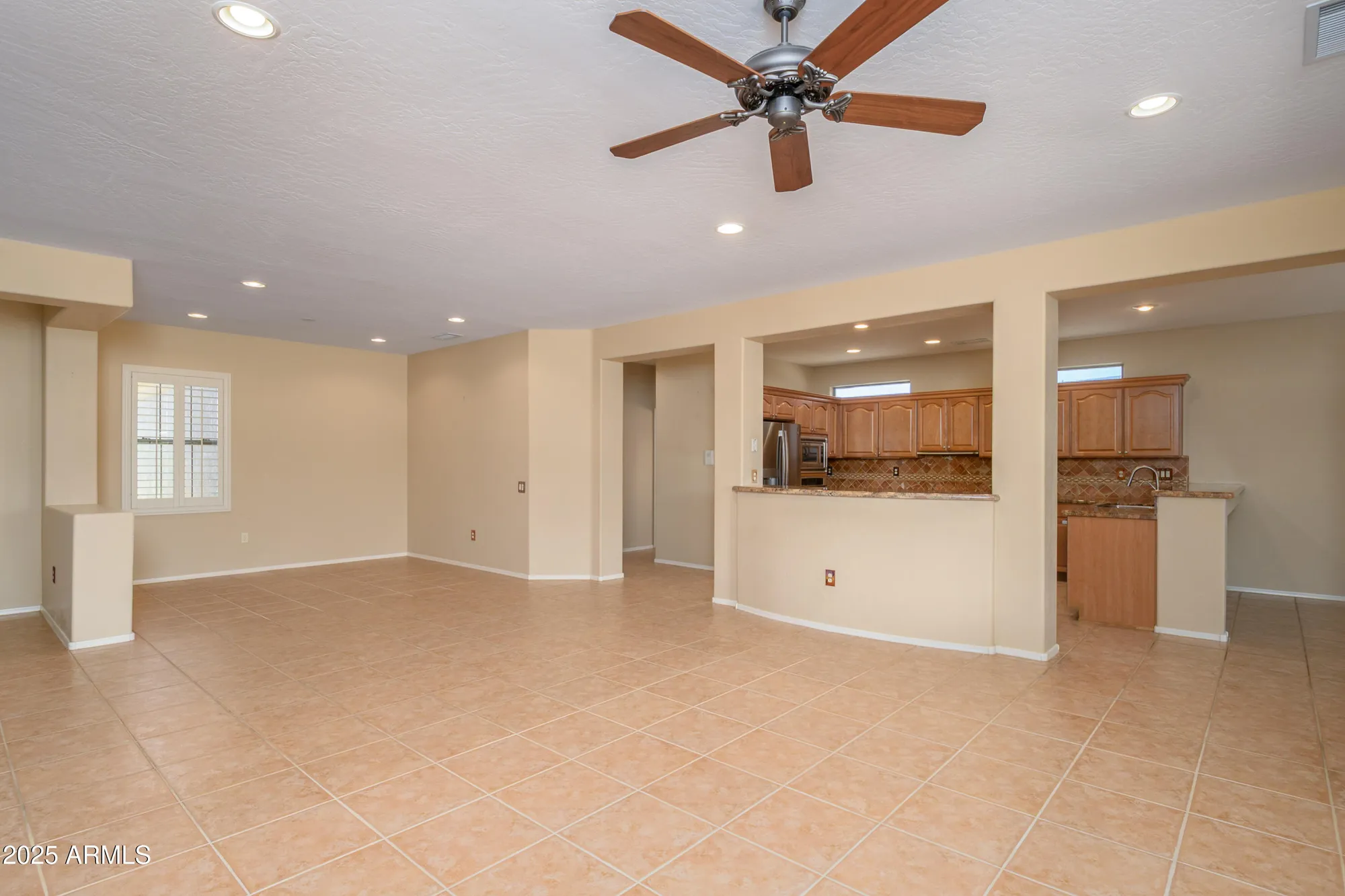Property Slideshow image 11 of 39 | 19141 n tamarisk flower way, Surprise, AZ, 85387