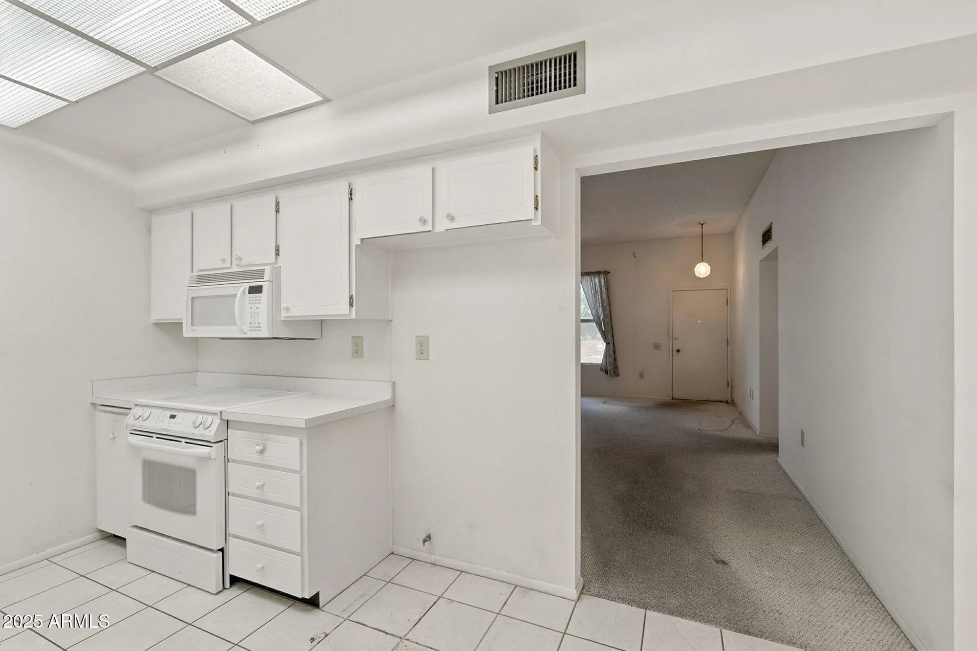 Property Slideshow image 12 of 35 | 10072 w lancaster dr, Sun City, AZ, 85351