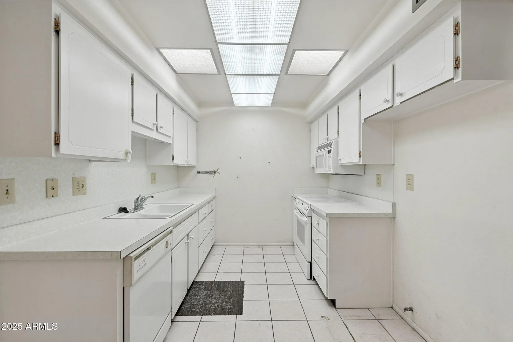 Property Slideshow image 7 of 35 | 10072 w lancaster dr, Sun City, AZ, 85351