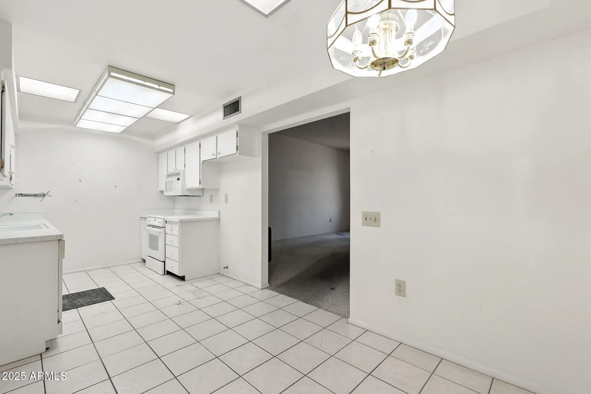 Property Slideshow image 13 of 35 | 10072 w lancaster dr, Sun City, AZ, 85351