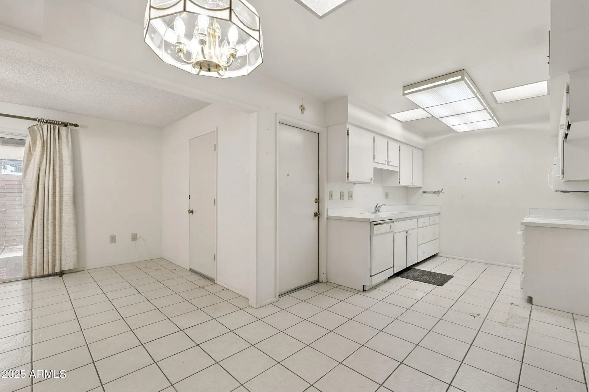 Property Slideshow image 14 of 35 | 10072 w lancaster dr, Sun City, AZ, 85351