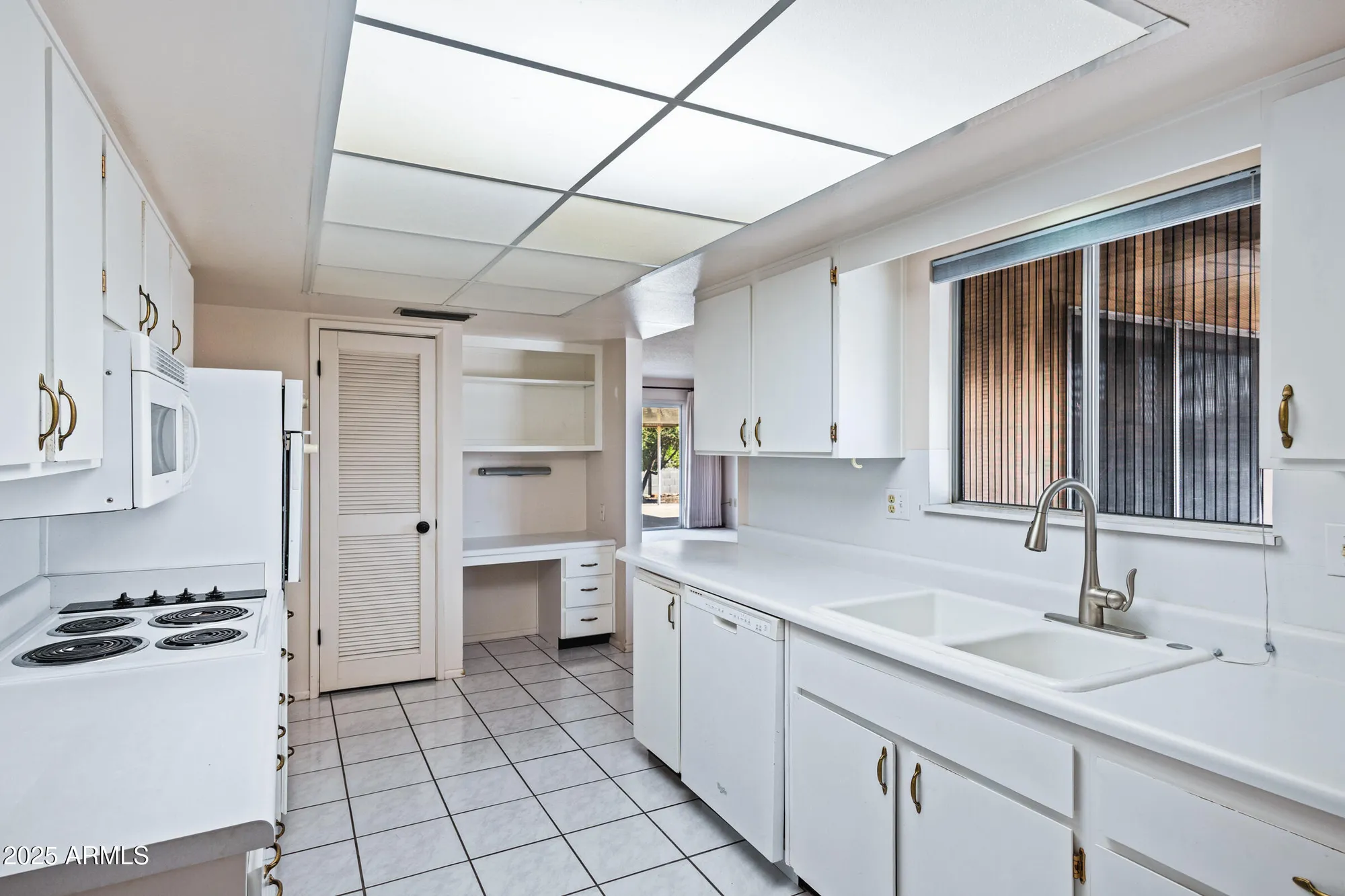 Property Slideshow image 6 of 26 | 11041 w pleasant valley rd, Sun City, AZ, 85351