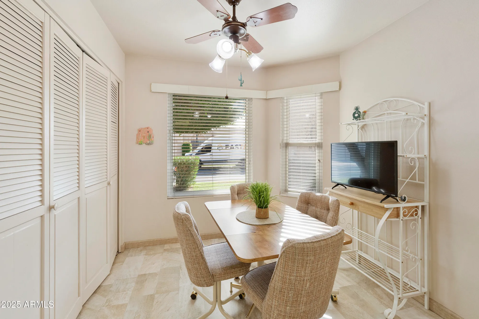 Property Slideshow image 11 of 52 | 718 s arrowwood way, Mesa, AZ, 85208