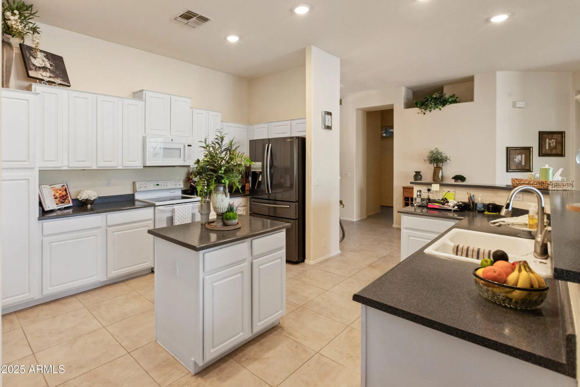 Property Slideshow image 3 of 51 | 8314 w escuda dr, Peoria, AZ, 85382