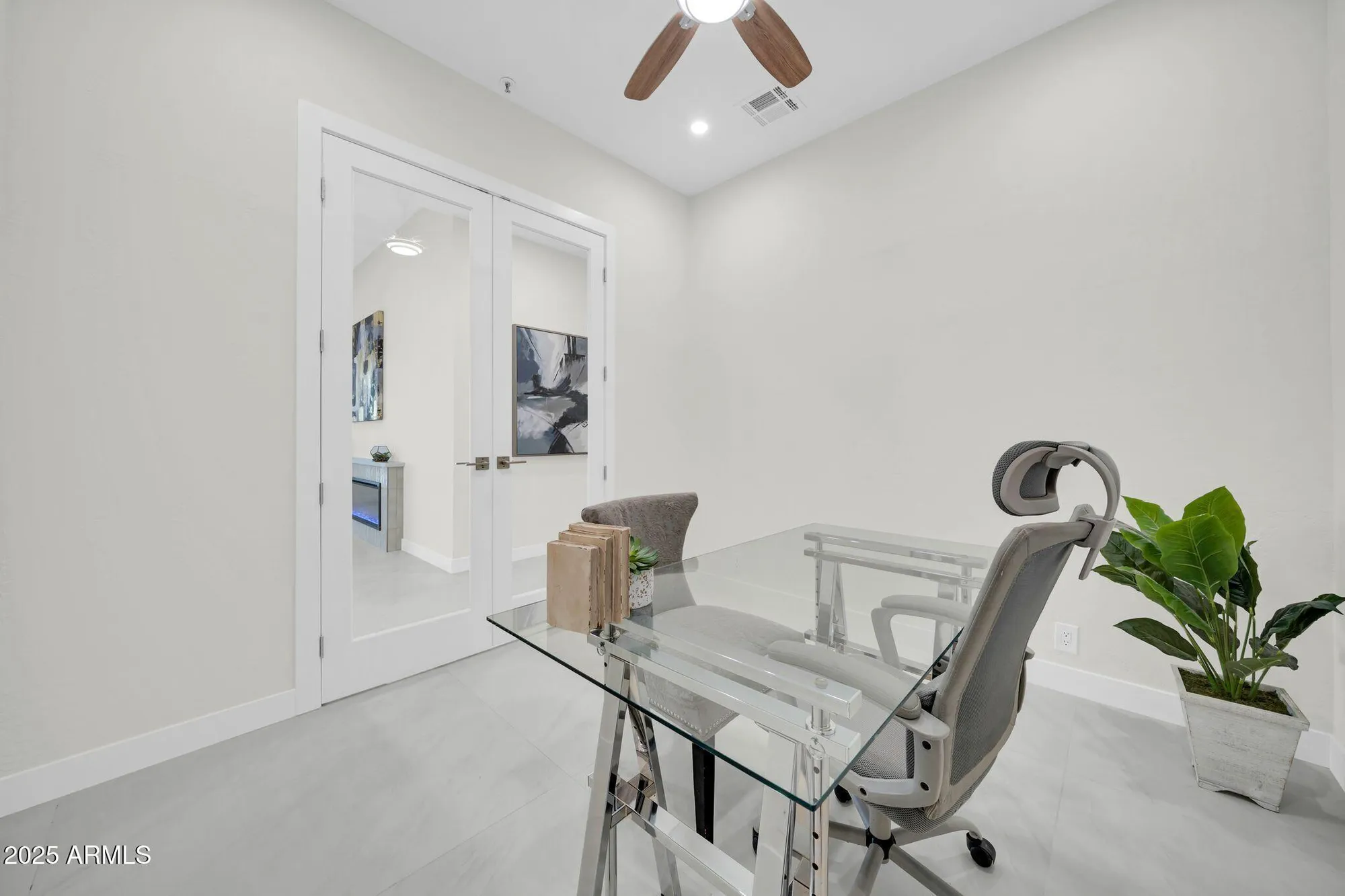 Property Slideshow image 10 of 17 | 7052 e eagle feather rd, Scottsdale, AZ, 85266