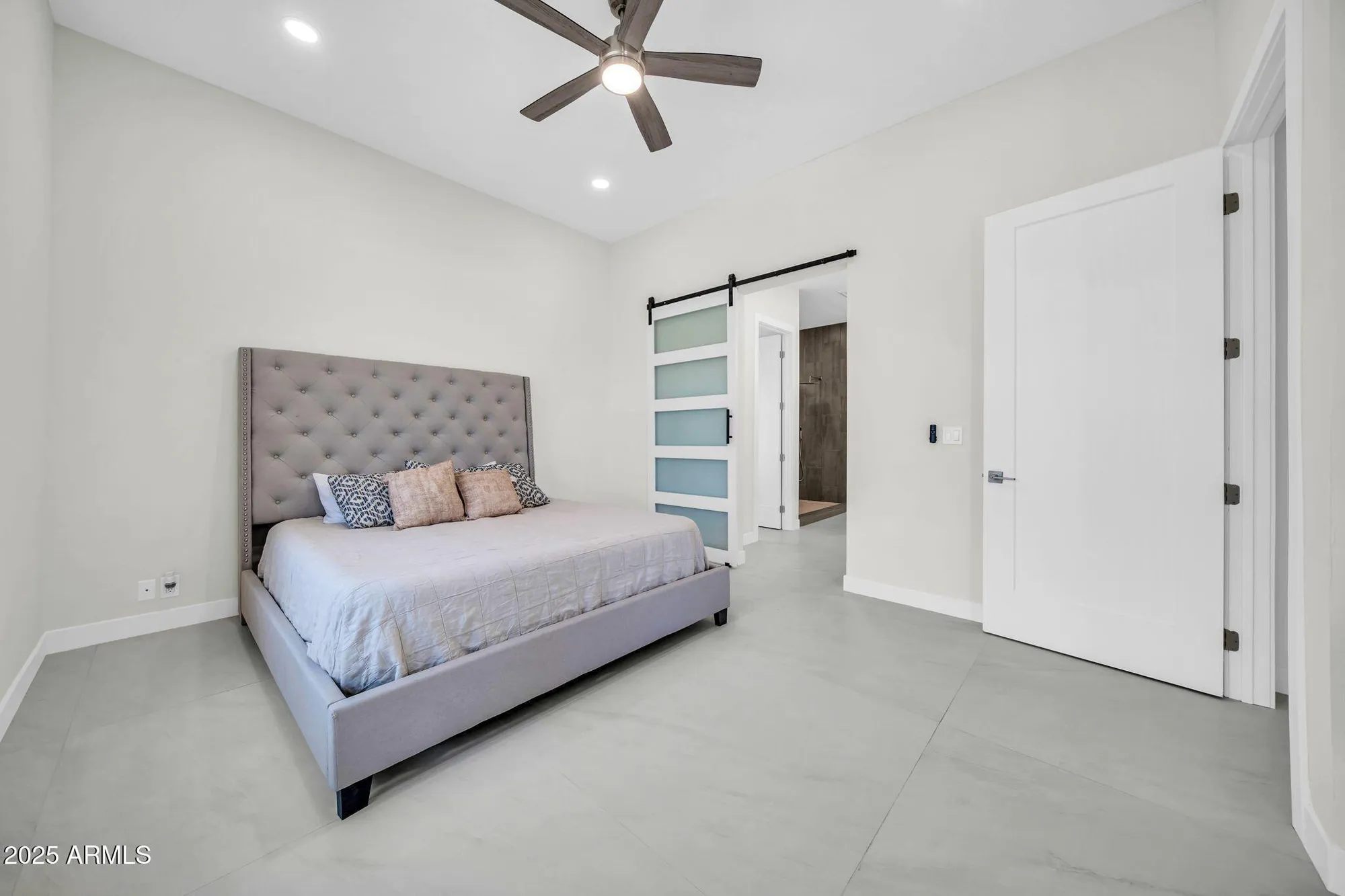 Property Slideshow image 5 of 17 | 7052 e eagle feather rd, Scottsdale, AZ, 85266