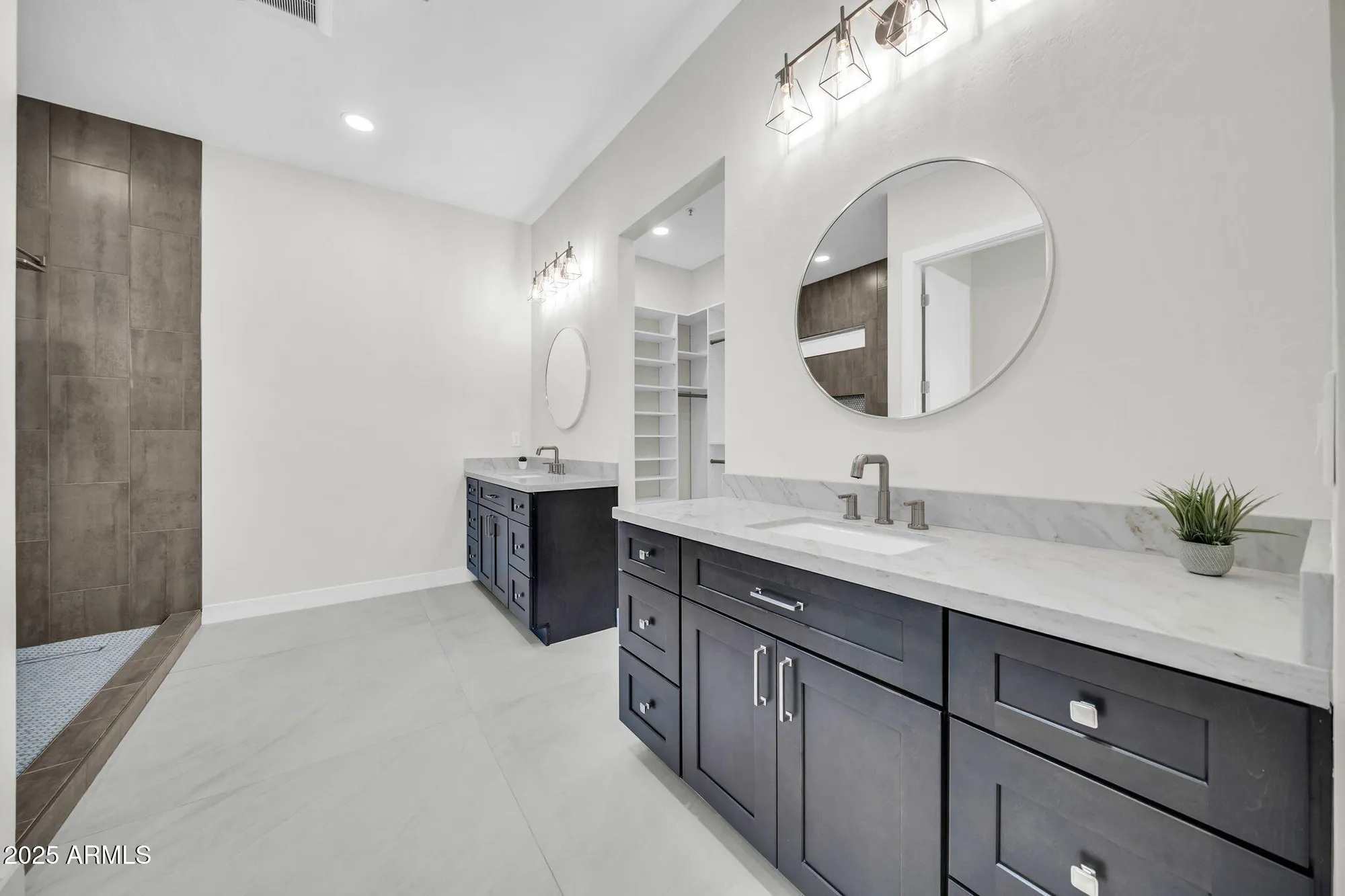 Property Slideshow image 6 of 17 | 7052 e eagle feather rd, Scottsdale, AZ, 85266