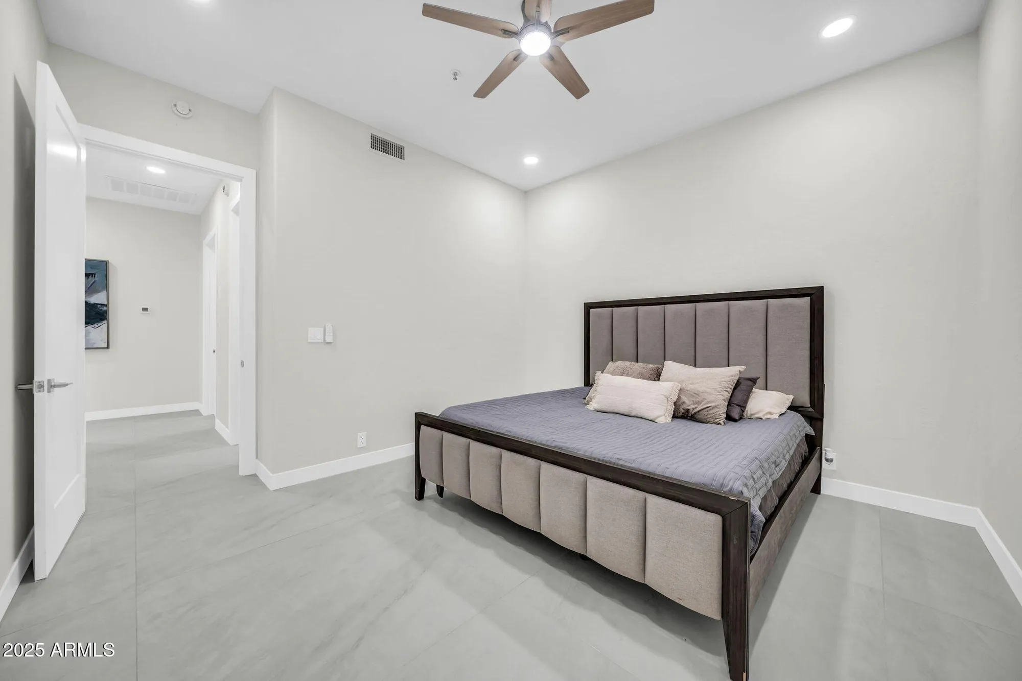 Property Slideshow image 9 of 17 | 7052 e eagle feather rd, Scottsdale, AZ, 85266