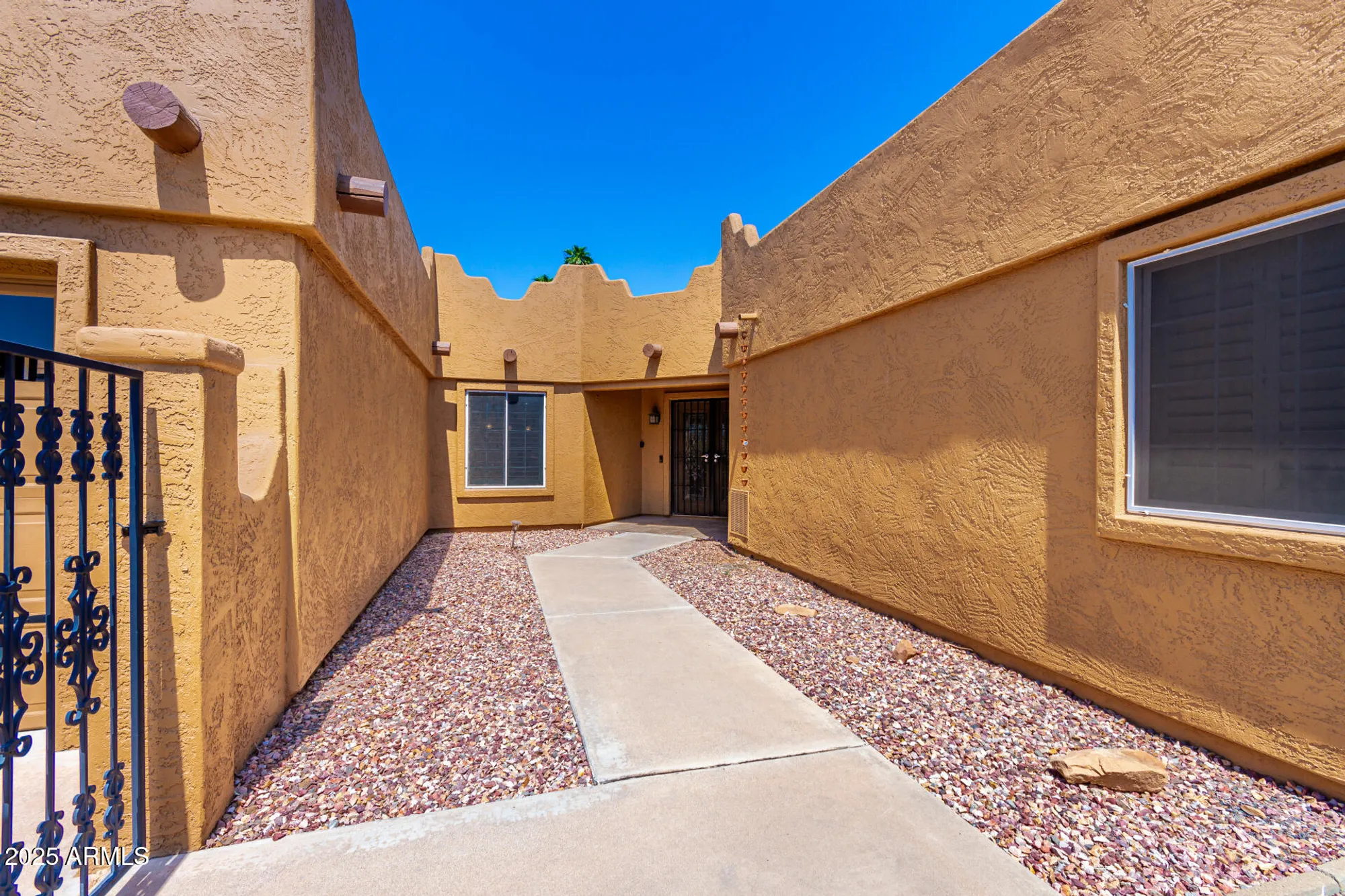 Property Slideshow image 3 of 56 | 11114 w palmeras dr, Sun City, AZ, 85373