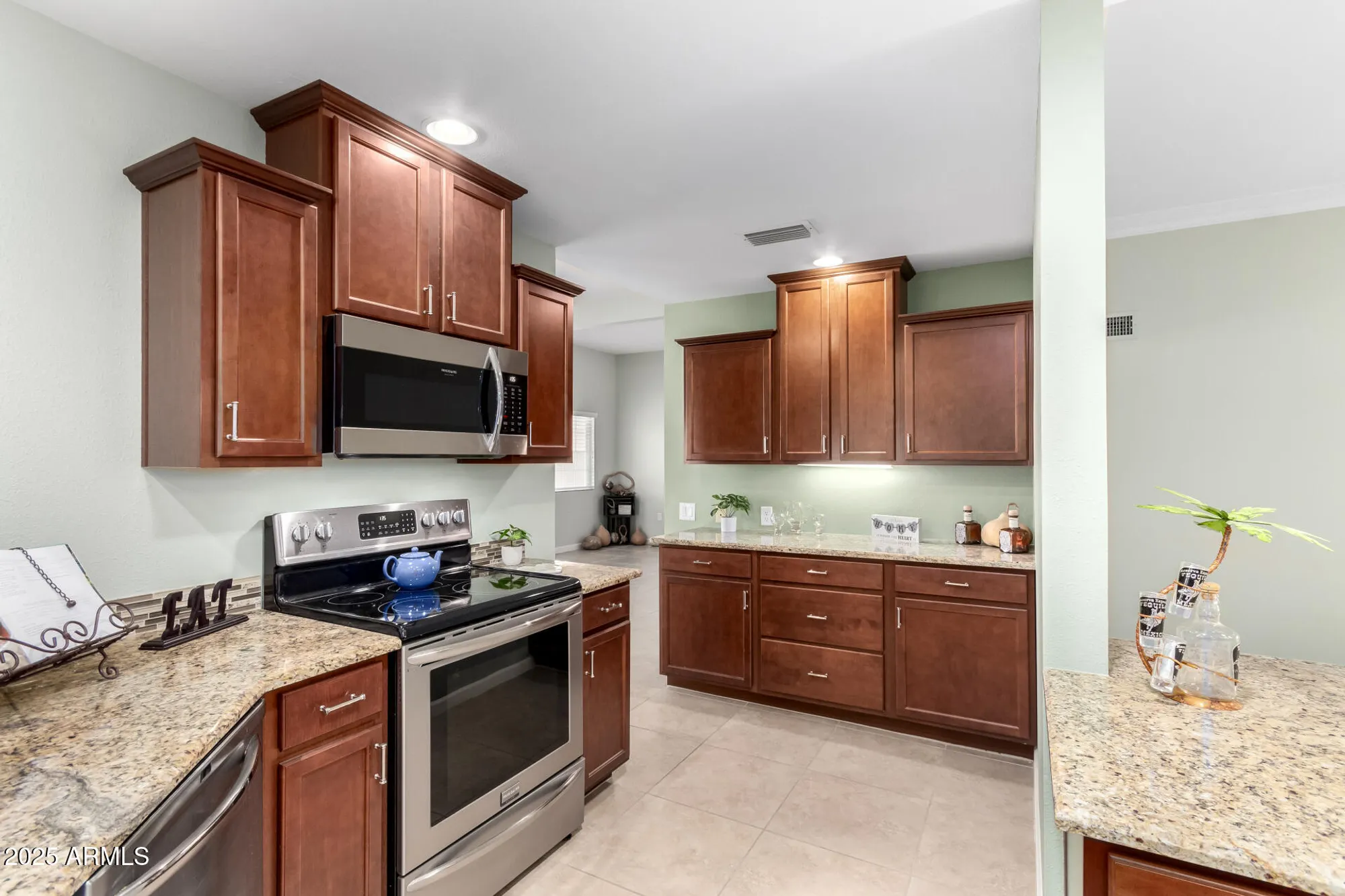 Property Slideshow image 22 of 56 | 11114 w palmeras dr, Sun City, AZ, 85373