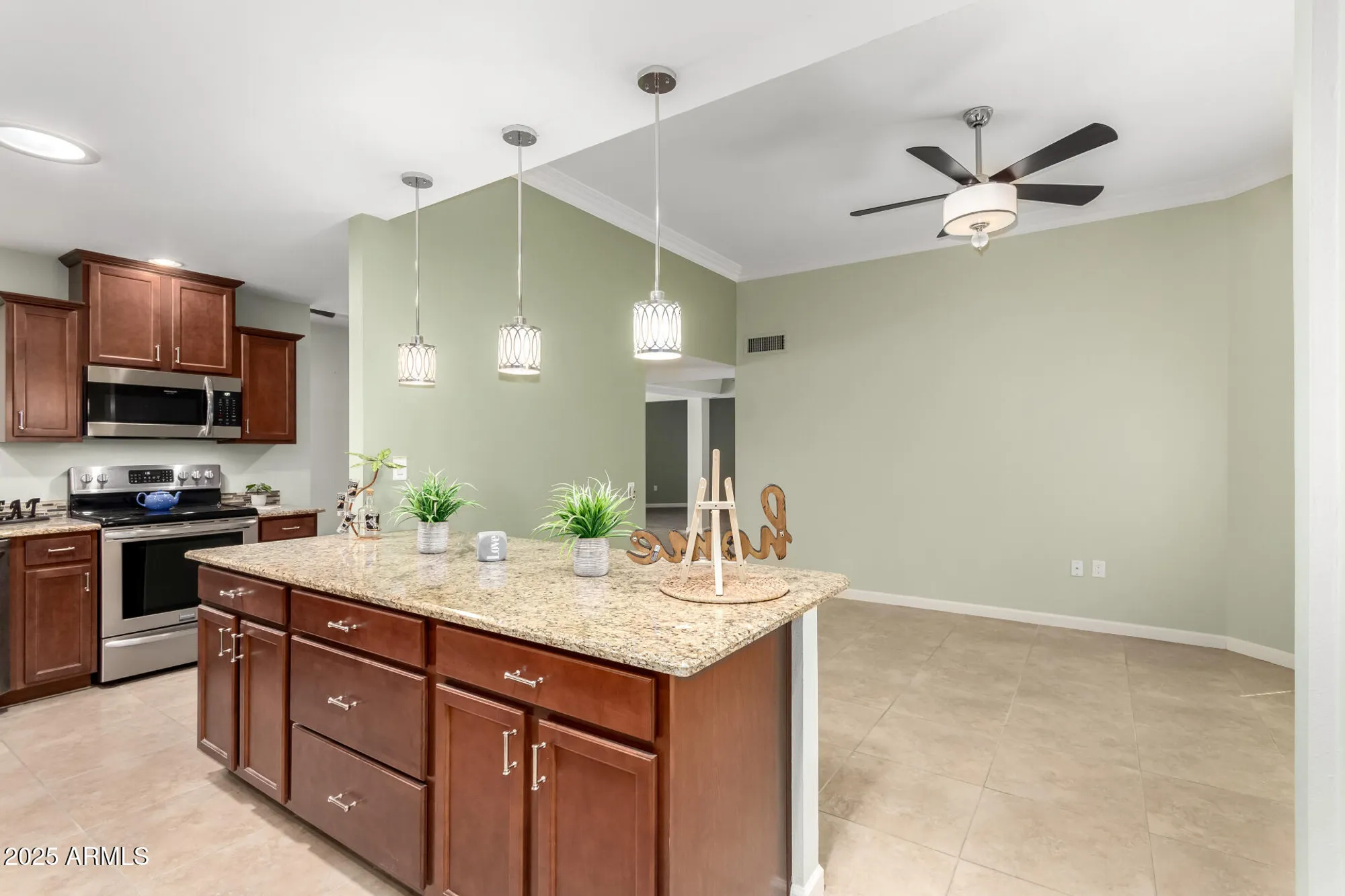 Property Slideshow image 24 of 56 | 11114 w palmeras dr, Sun City, AZ, 85373