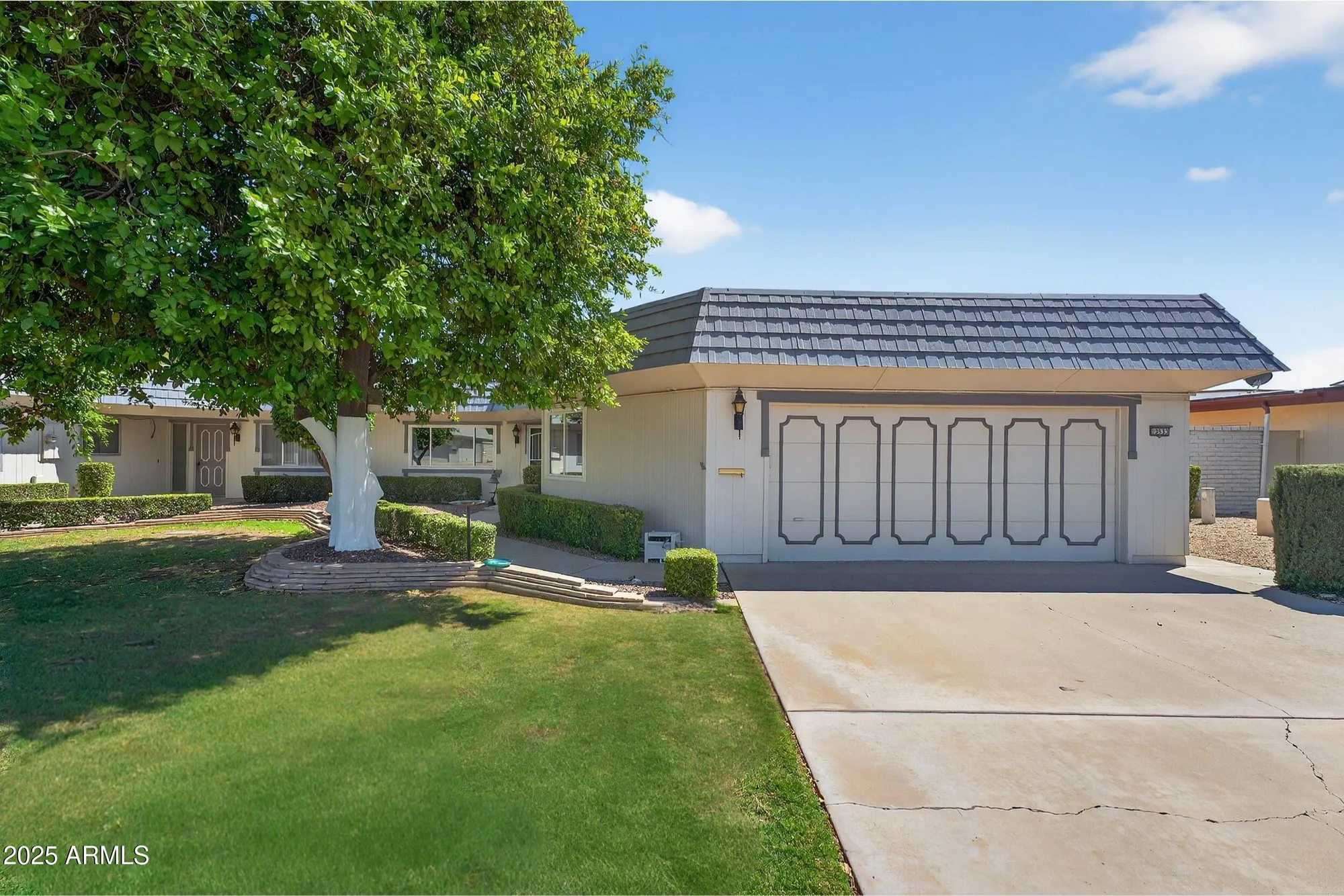 Property Slideshow image 1 of 39 | 10533 w hutton dr, Sun City, AZ, 85351