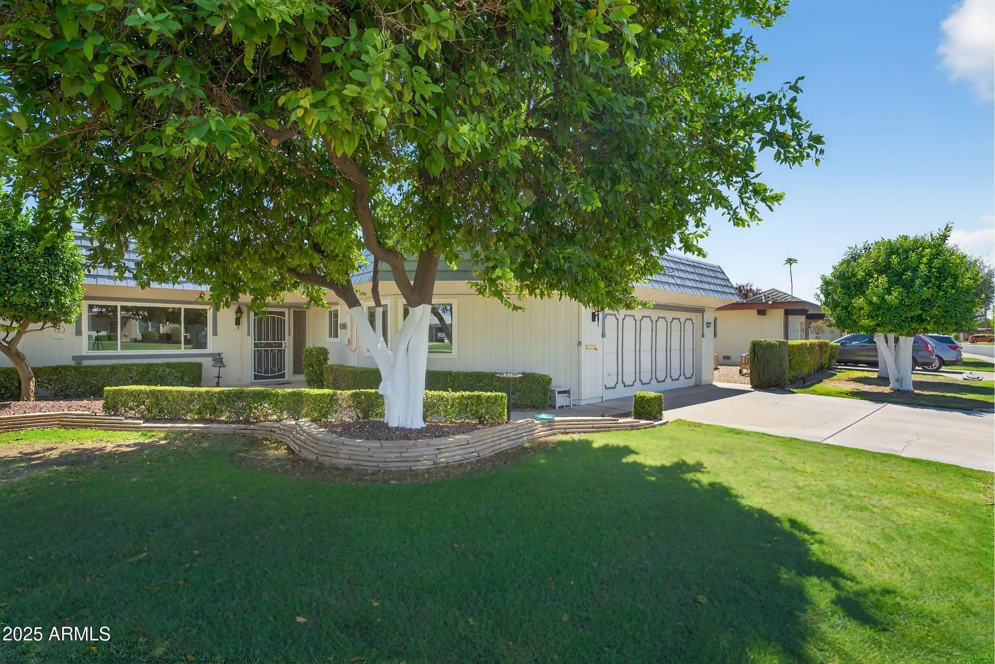 Property Slideshow image 2 of 39 | 10533 w hutton dr, Sun City, AZ, 85351