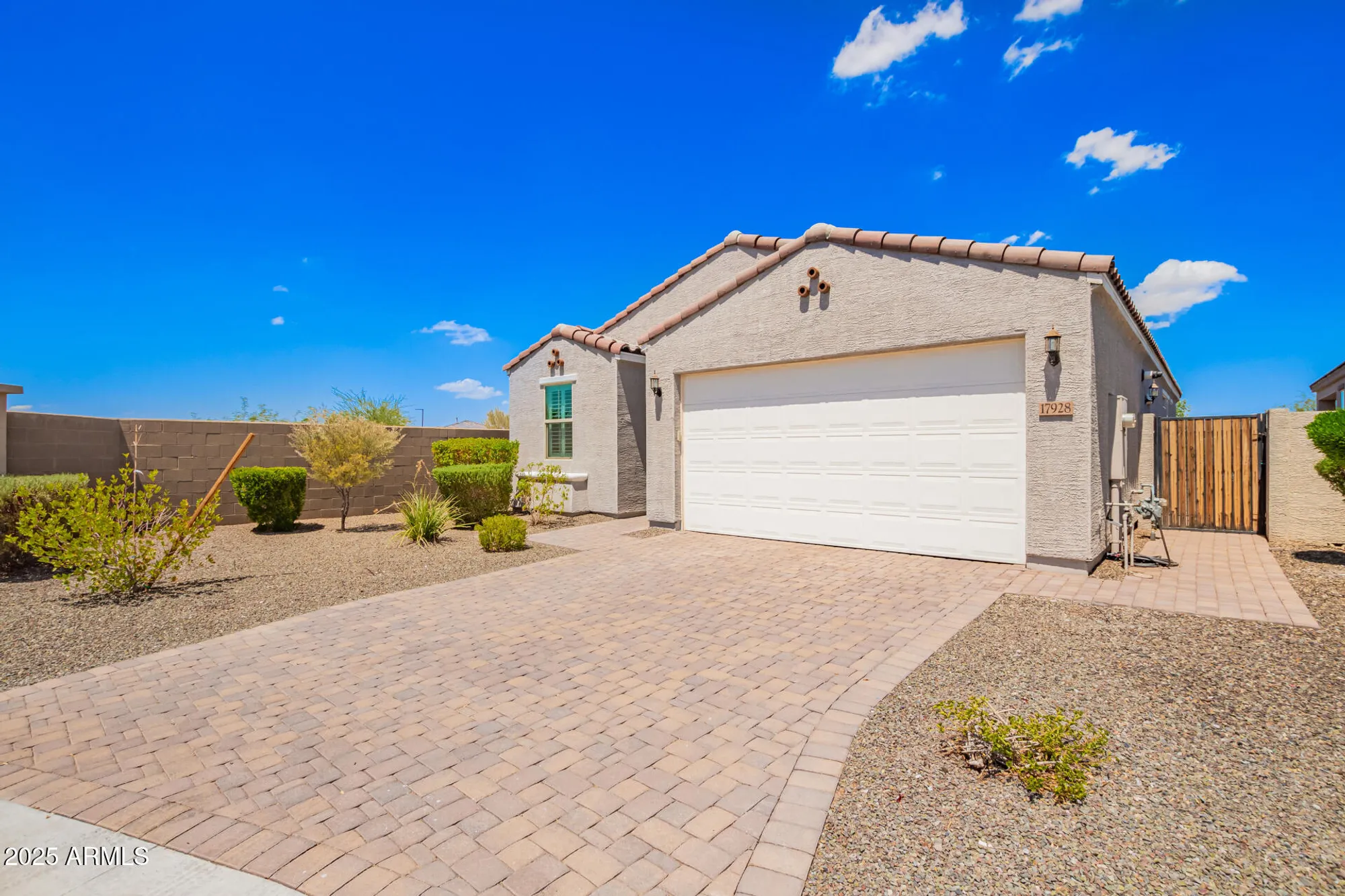 Property Slideshow image 5 of 44 | 17928 w sandalwood dr, Goodyear, AZ, 85338