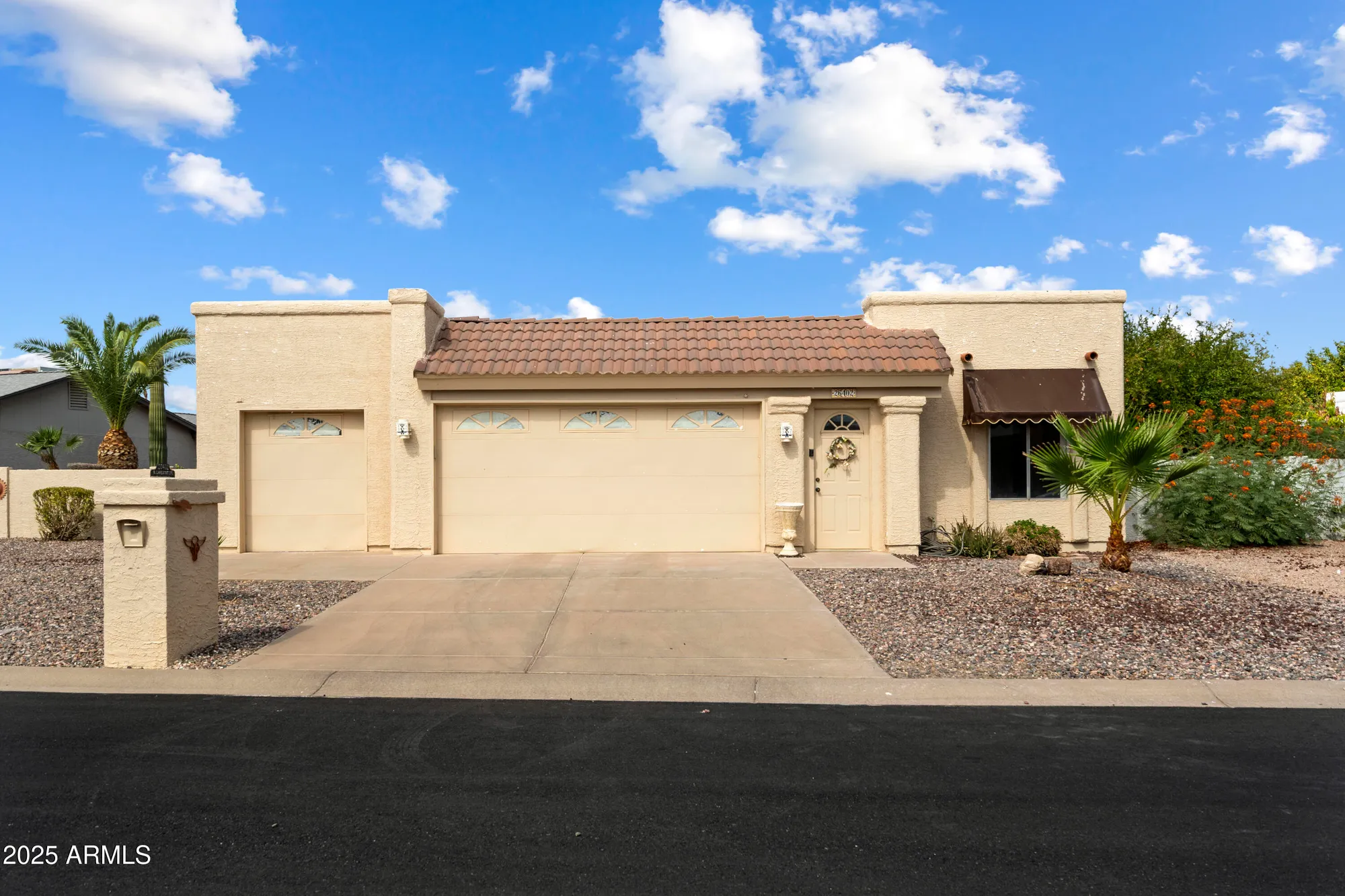 Property Slideshow image 2 of 21 | 26402 s lakemont dr, Sun Lakes, AZ, 85248