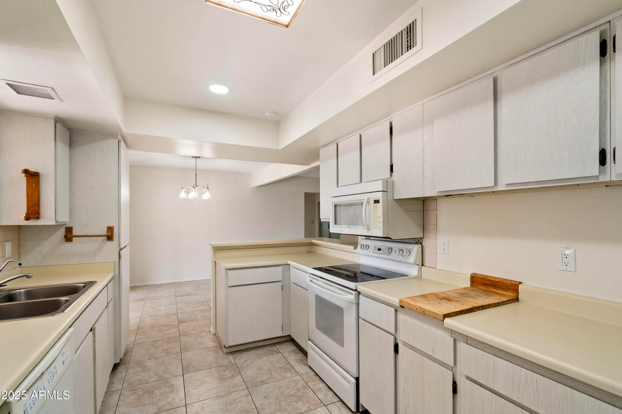 Property Slideshow image 9 of 21 | 26402 s lakemont dr, Sun Lakes, AZ, 85248