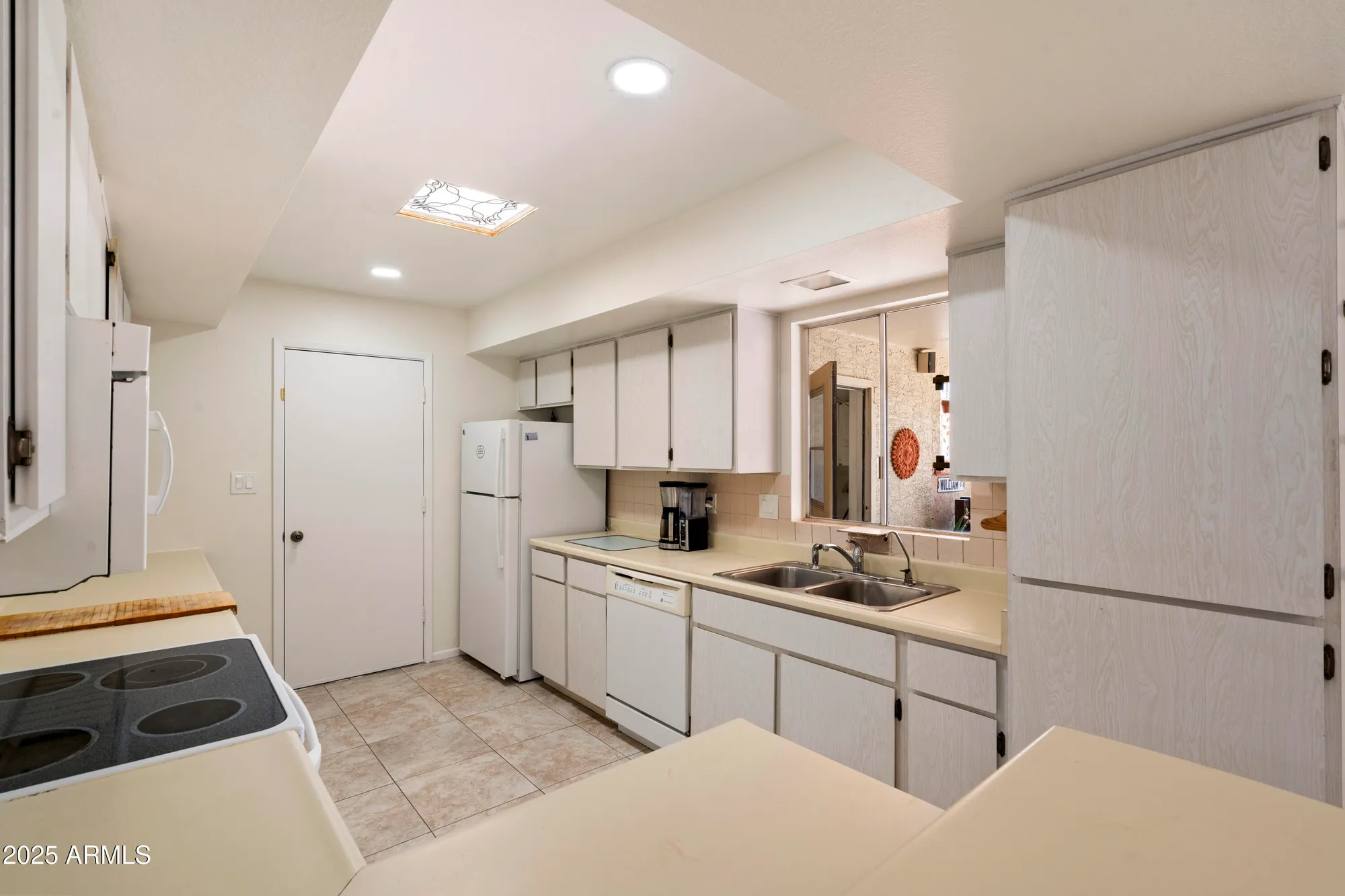 Property Slideshow image 8 of 21 | 26402 s lakemont dr, Sun Lakes, AZ, 85248