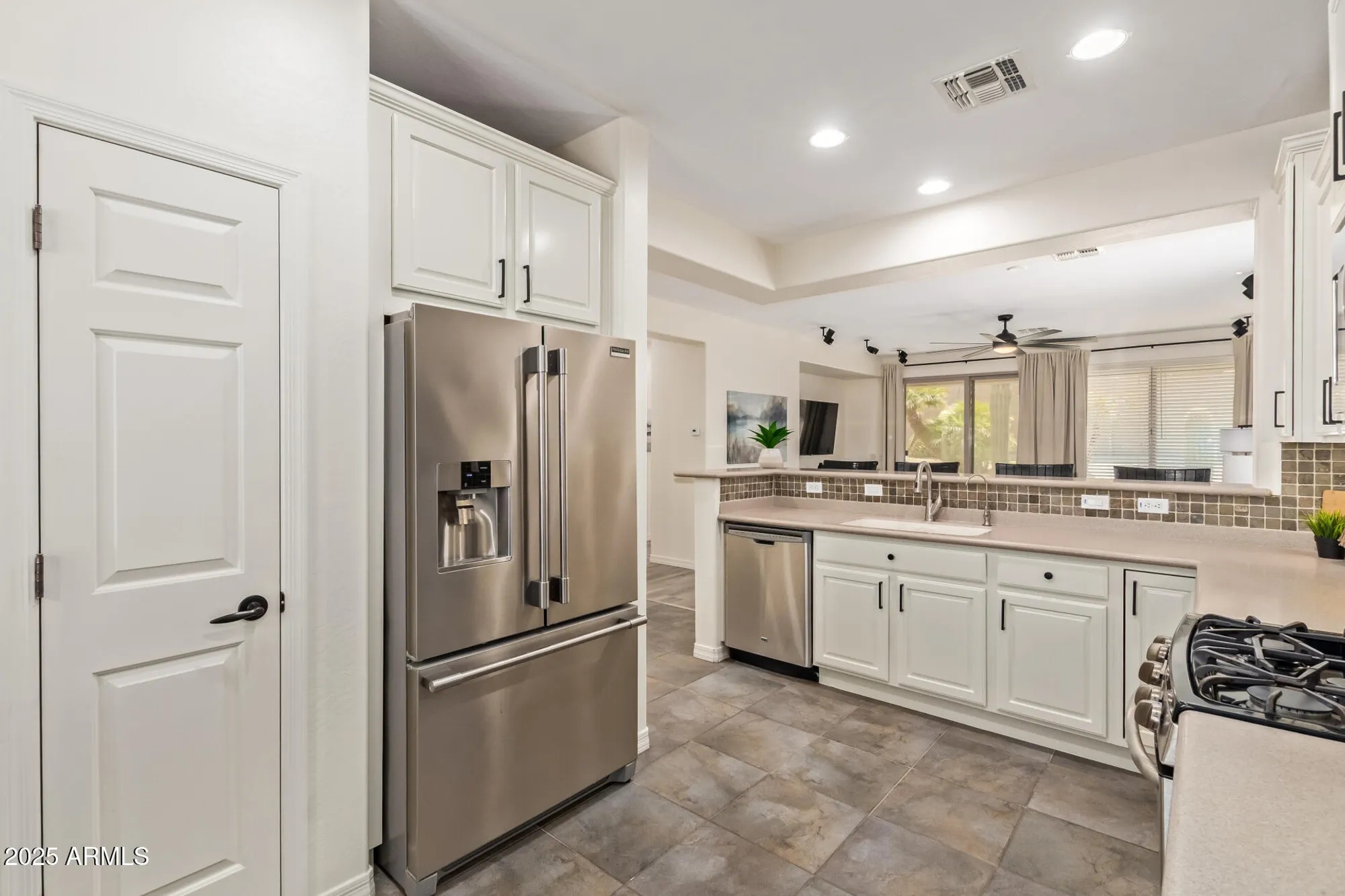 Property Slideshow image 11 of 46 | 697 w twin peaks pkwy, San Tan Valley, AZ, 85143