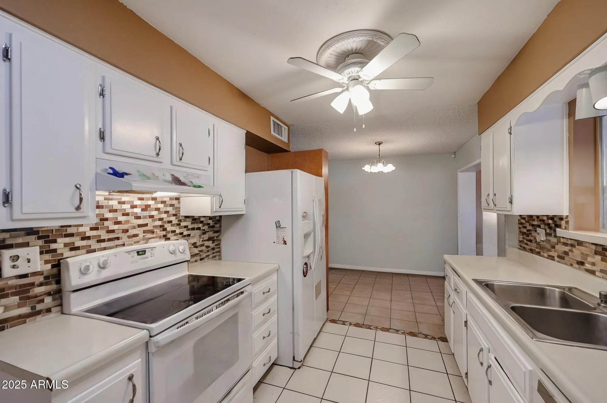 Property Slideshow image 9 of 25 | 10201 w caron dr, Sun City, AZ, 85351