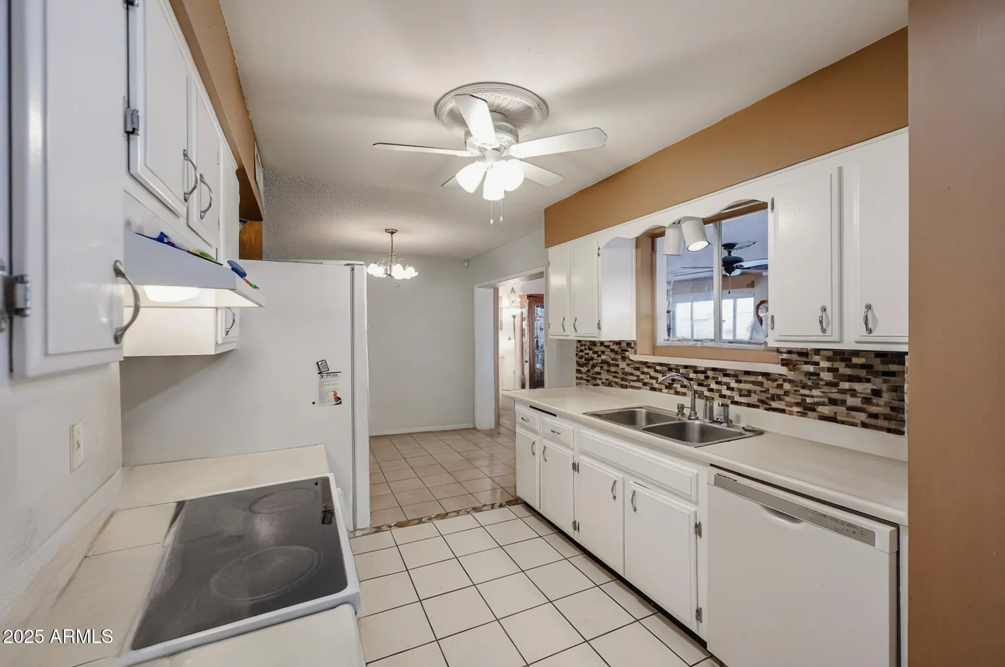 Property Slideshow image 8 of 25 | 10201 w caron dr, Sun City, AZ, 85351