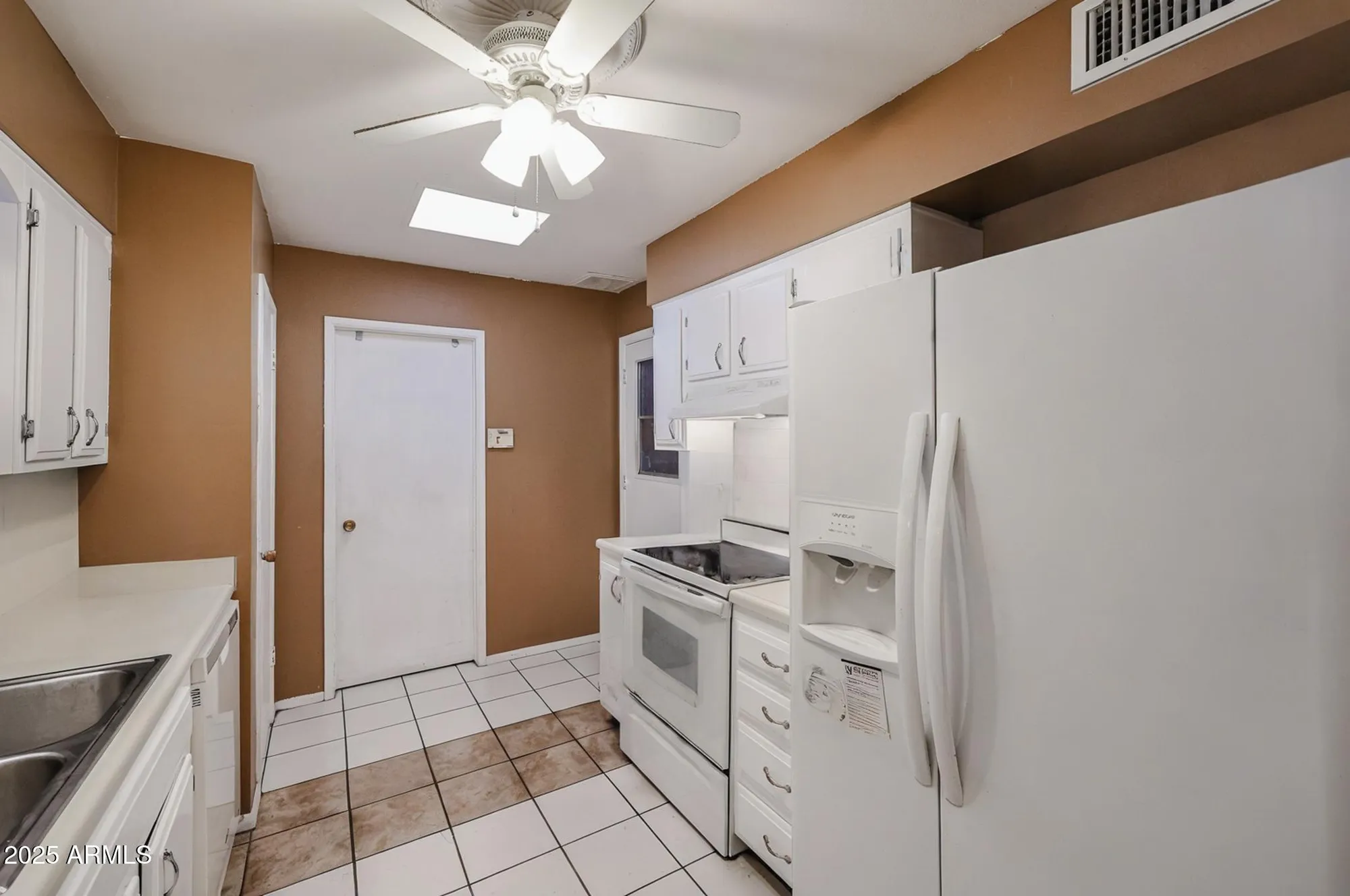 Property Slideshow image 7 of 25 | 10201 w caron dr, Sun City, AZ, 85351