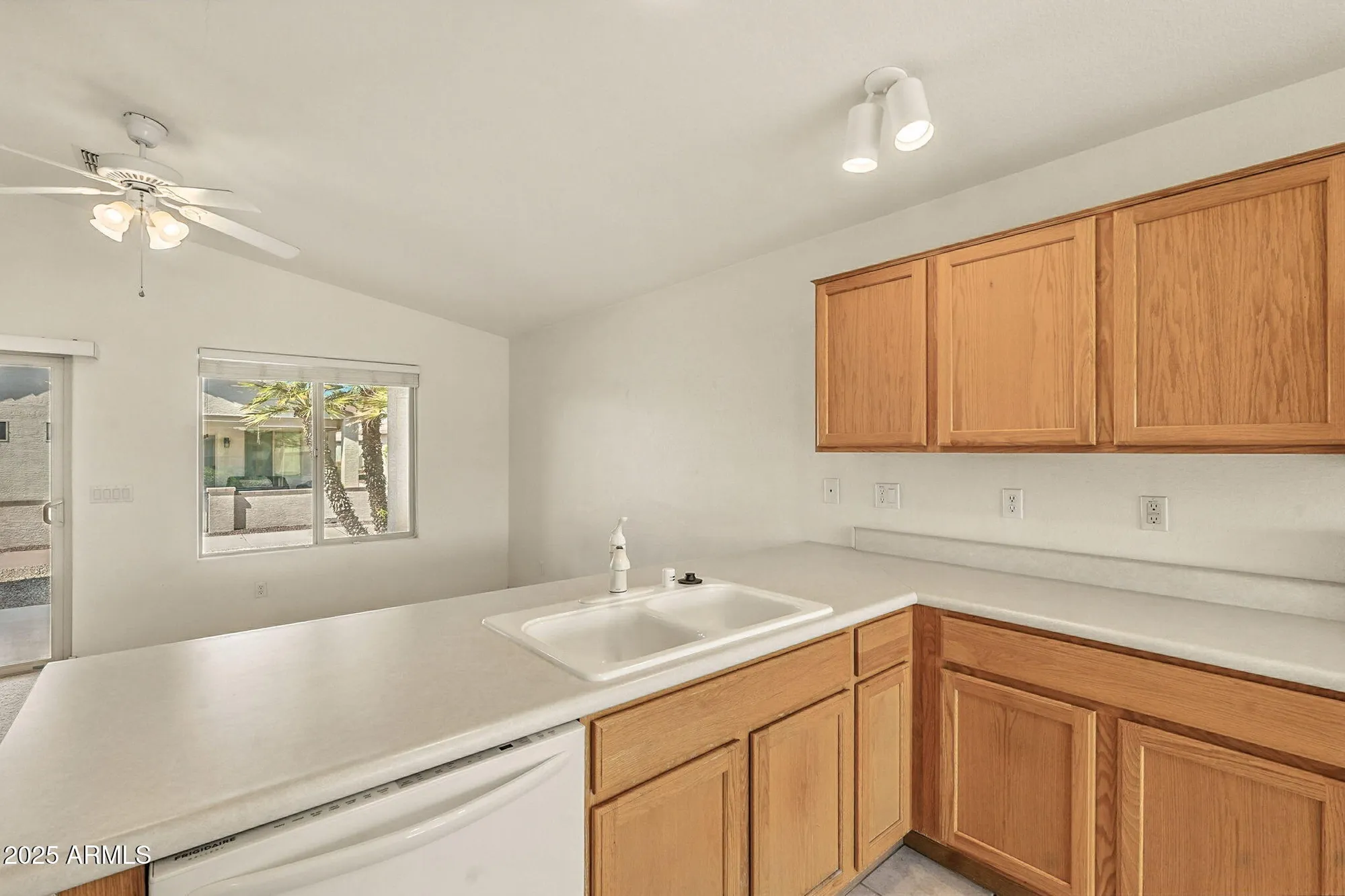 Property Slideshow image 9 of 44 | 3462 e cherry hills pl, Chandler, AZ, 85249