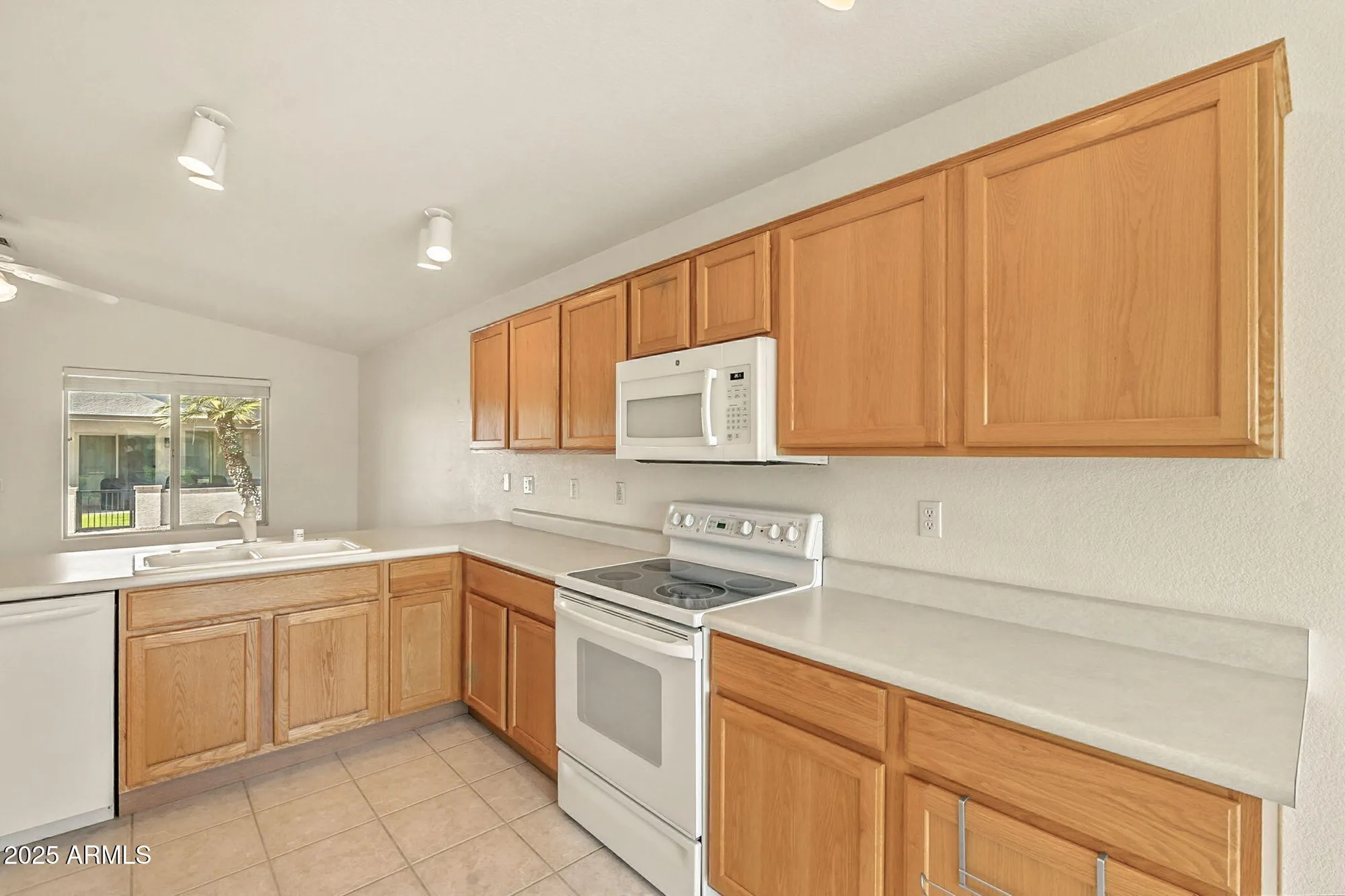 Property Slideshow image 11 of 44 | 3462 e cherry hills pl, Chandler, AZ, 85249